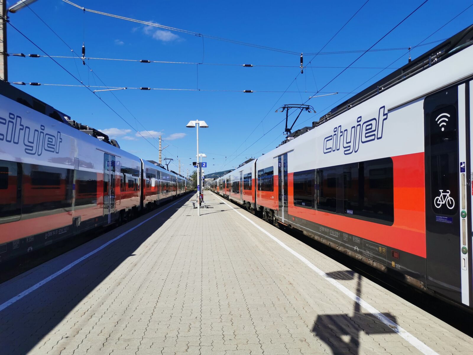HUAWEI P30 sample photo. Oebb, train, öbb photography