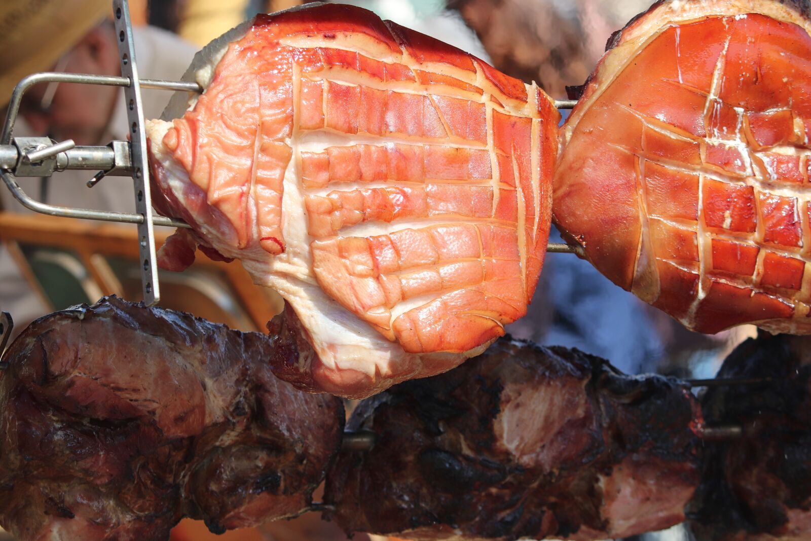 Canon EOS 200D (EOS Rebel SL2 / EOS Kiss X9) sample photo. Spies roast, roast pork photography
