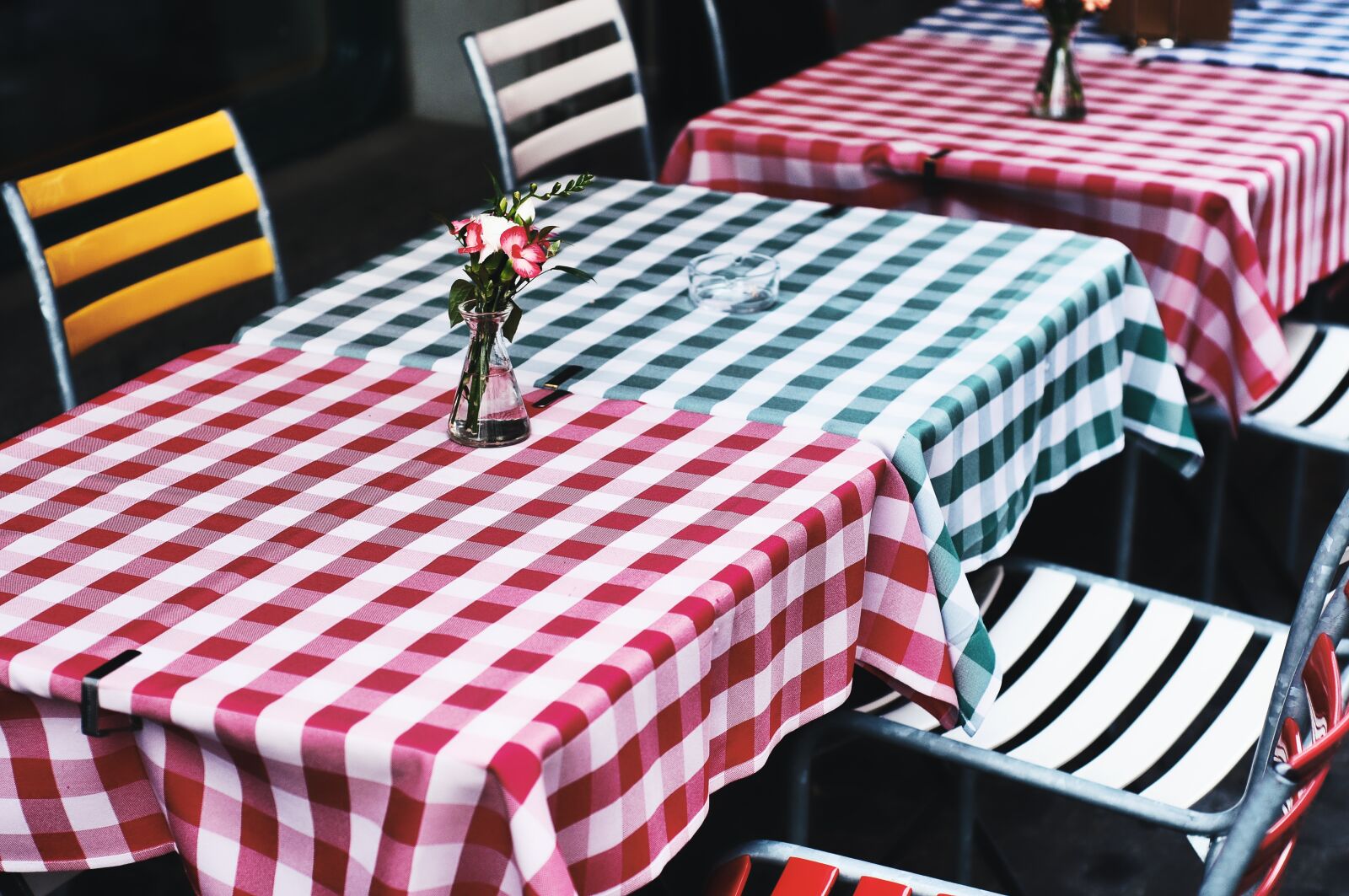 Nikon D300S sample photo. Table, restaurant, tile photography