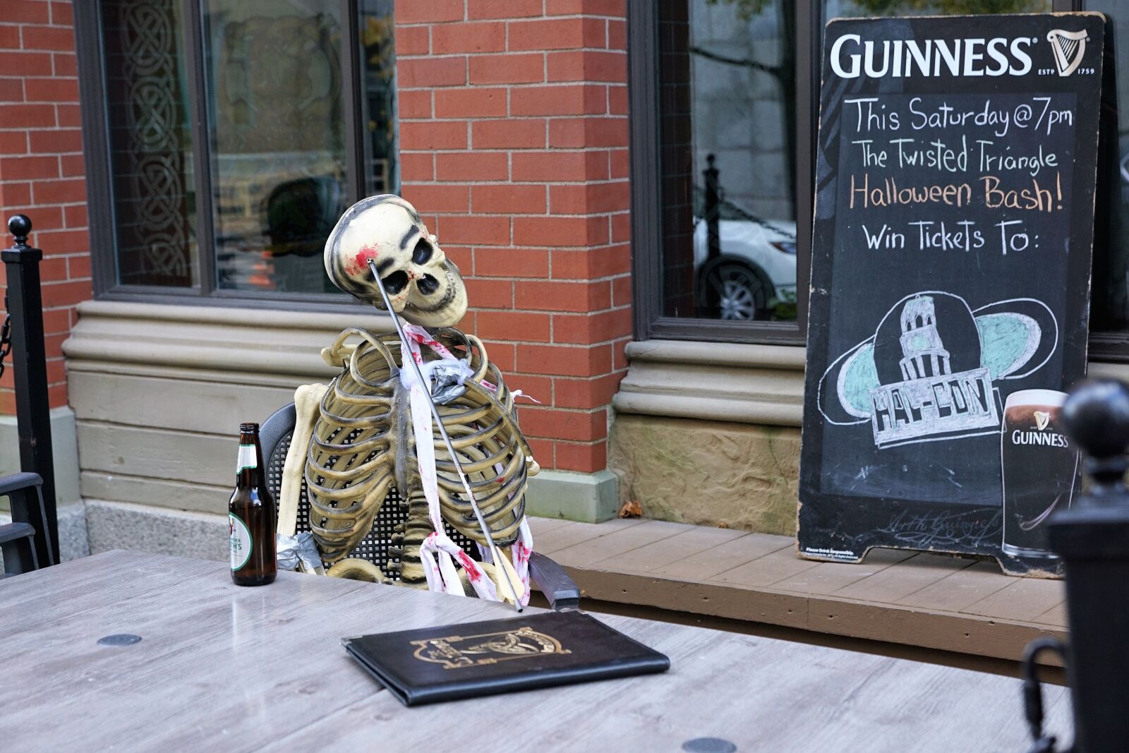 Sony ILCA-77M2 + Sony DT 16-50mm F2.8 SSM sample photo. Skeleton, dead, bar photography
