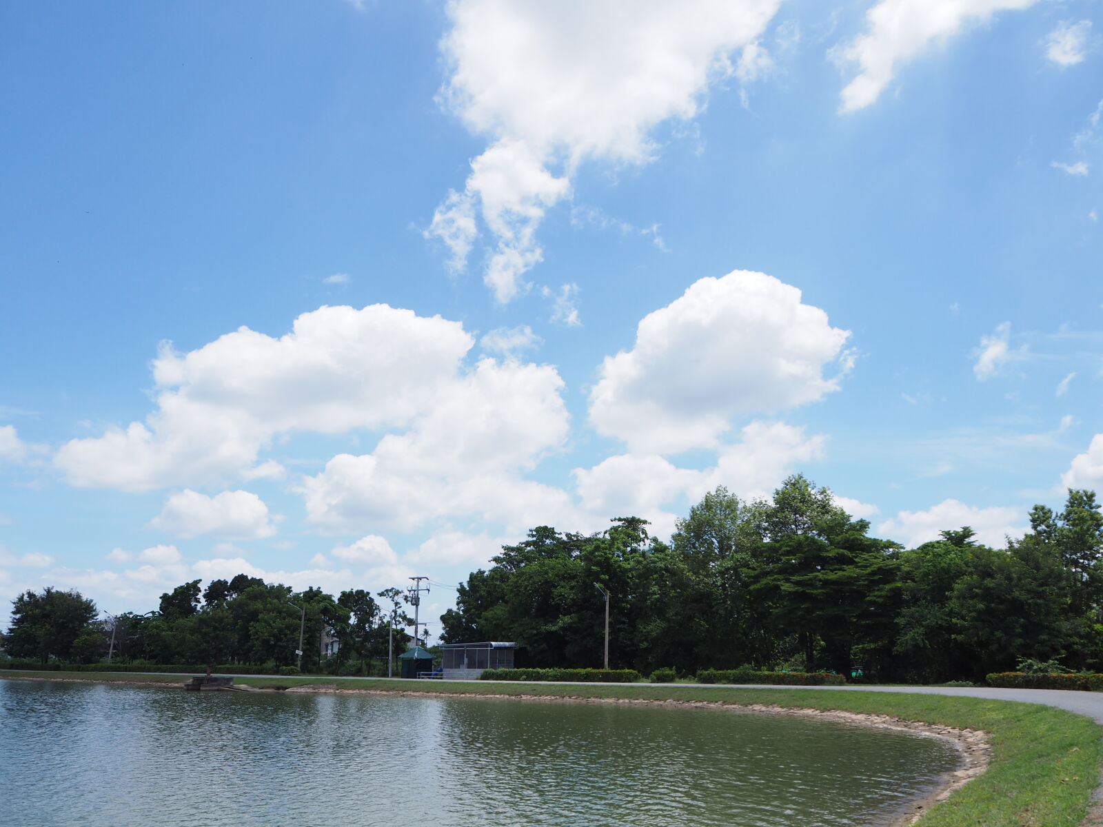 Olympus OM-D E-M10 II sample photo. Blue, blue, sky, clouds photography