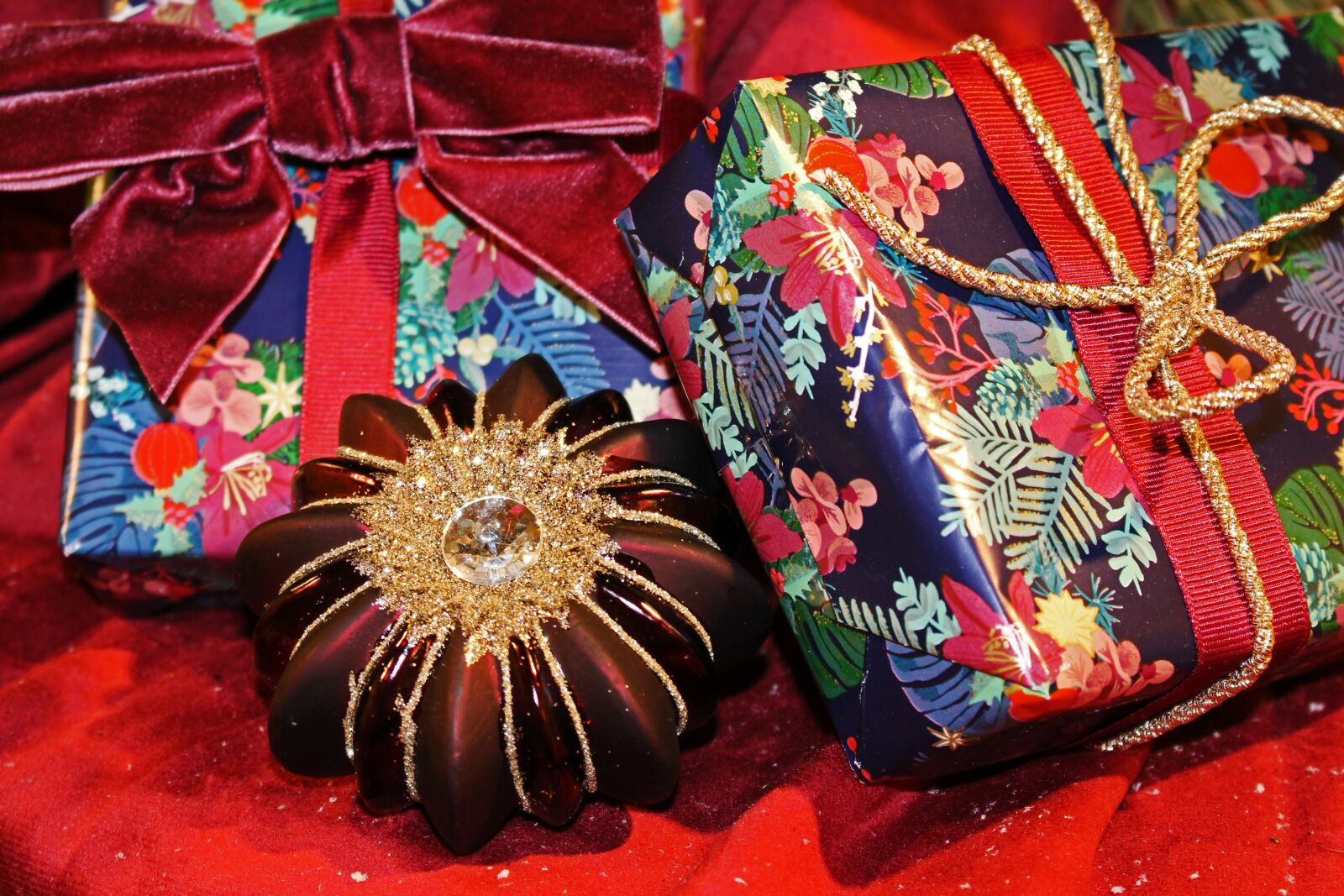 Canon EOS 700D (EOS Rebel T5i / EOS Kiss X7i) sample photo. Christmas, gifts, santa claus photography