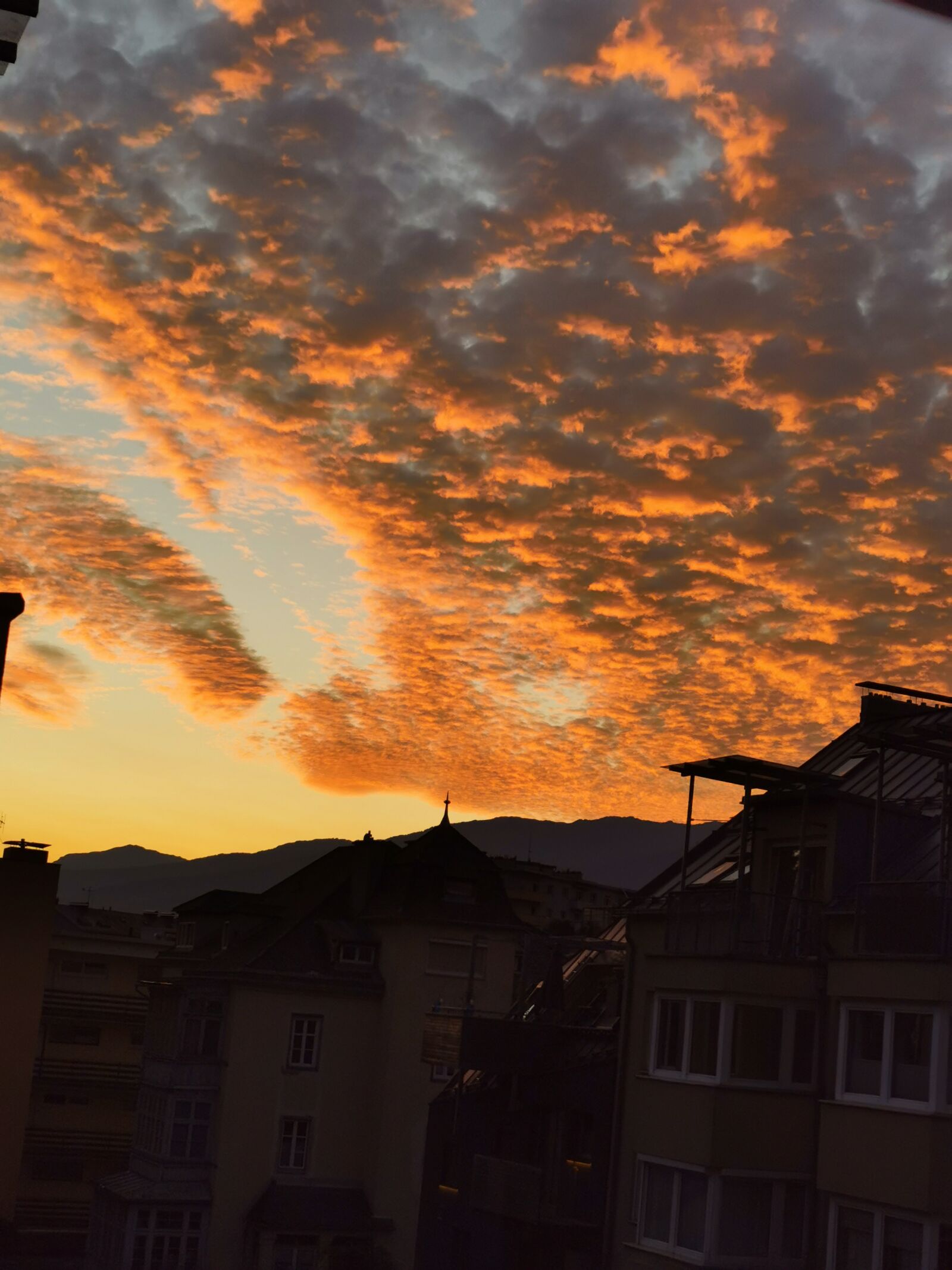 HUAWEI VOG-L29 sample photo. Sunrise, mountain, cloud photography