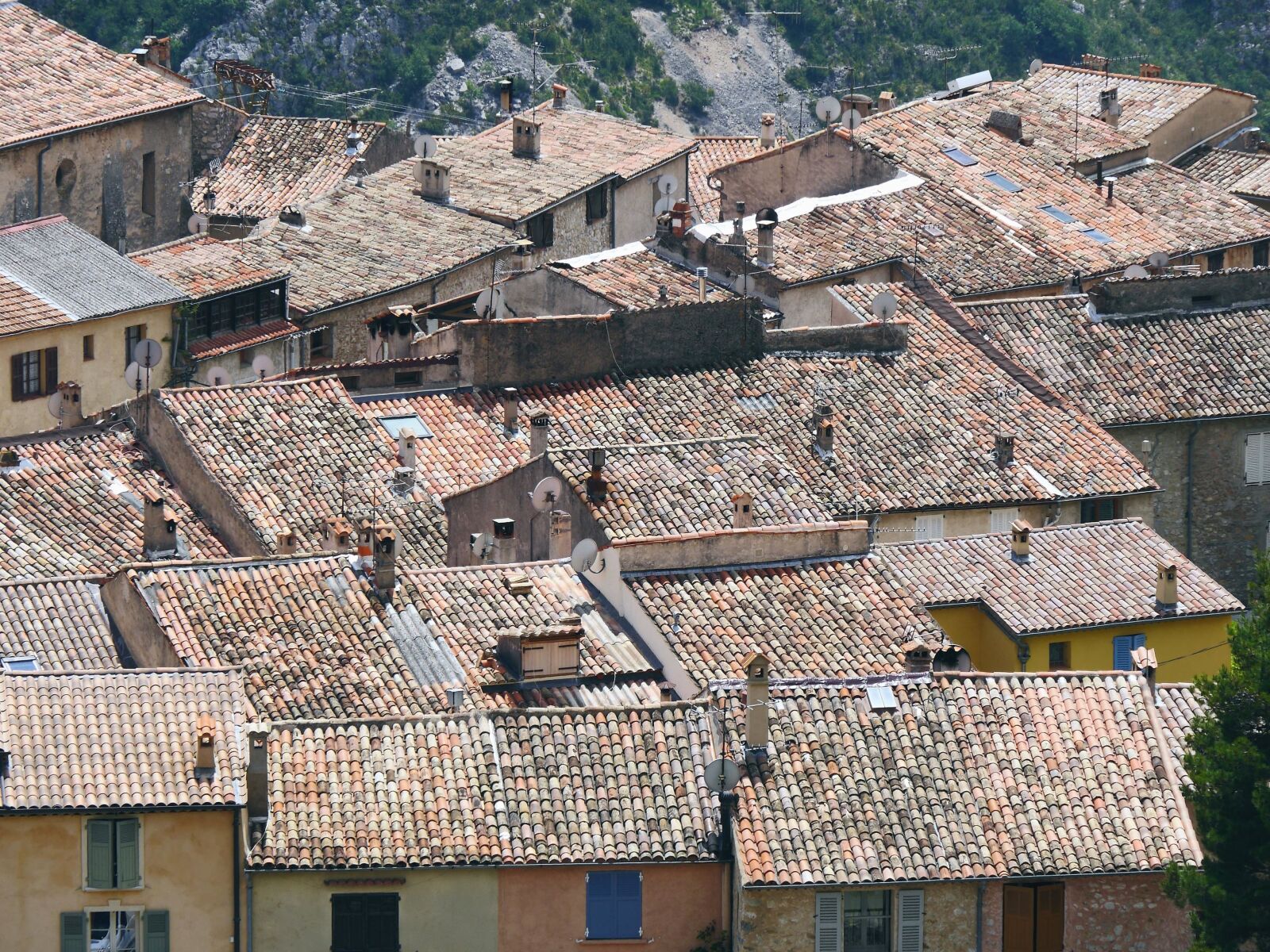Panasonic Lumix DMC-GH3 sample photo. Roof, tile, architecture, texture photography
