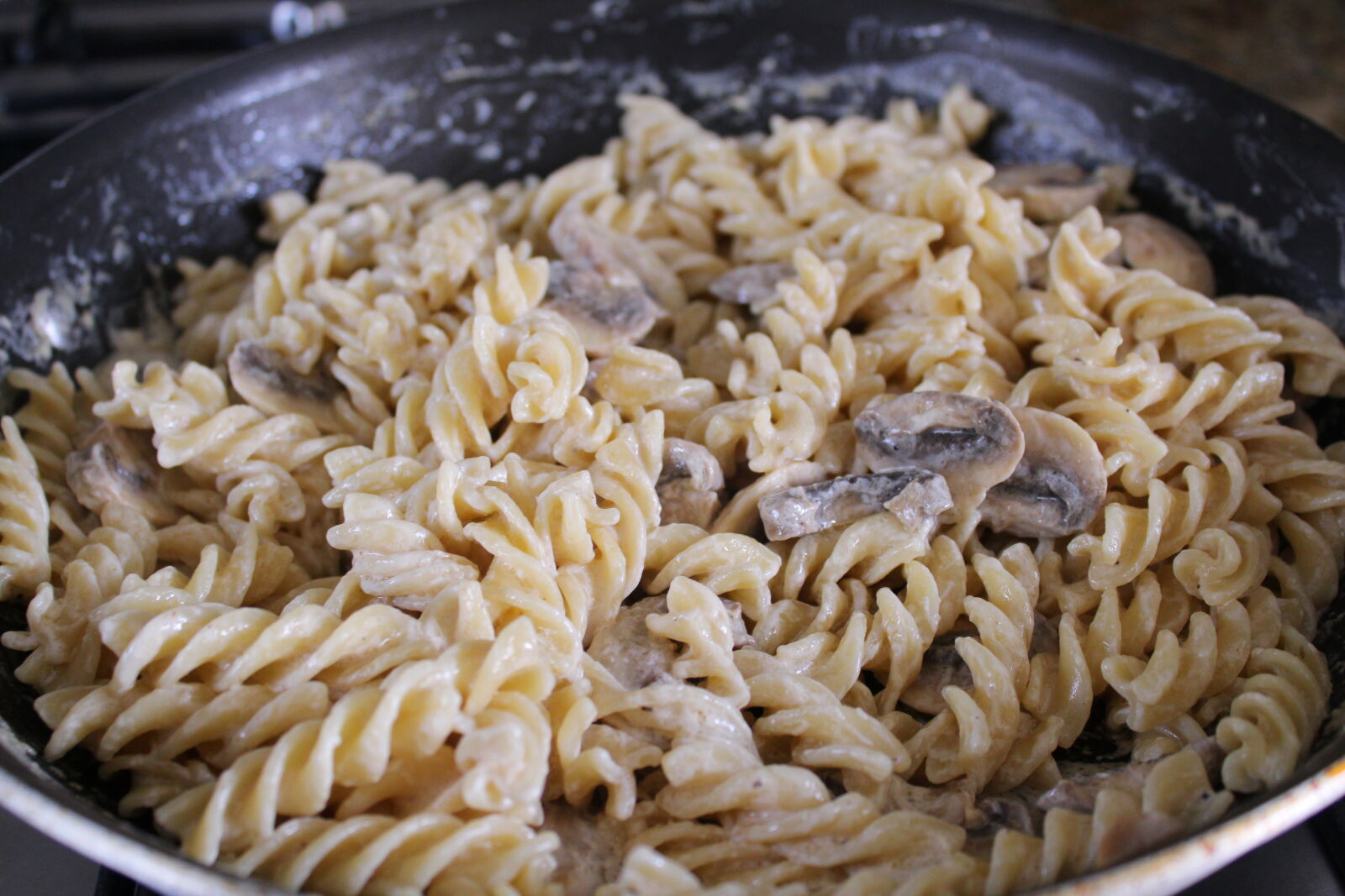 Canon EOS 1200D (EOS Rebel T5 / EOS Kiss X70 / EOS Hi) sample photo. Cooking, creamy, pasta, food photography