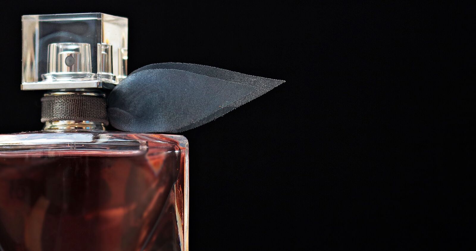 Canon EOS 80D sample photo. Perfume, flacon, glass bottle photography
