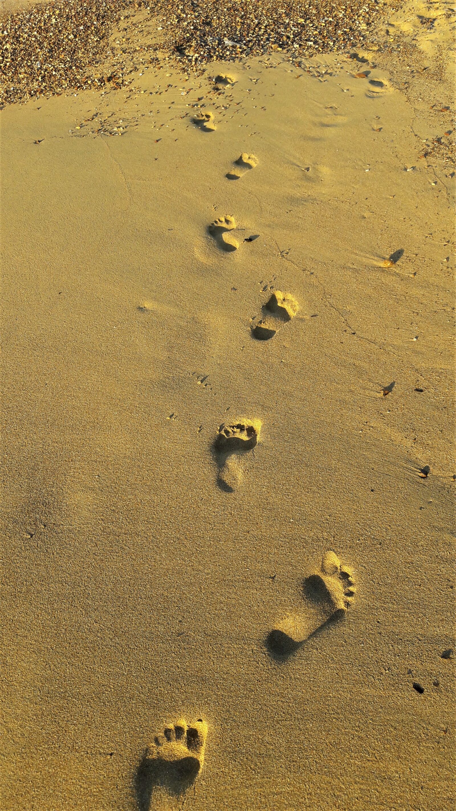 Samsung Galaxy A5(2016) sample photo. Footprints, beach, sunrise photography
