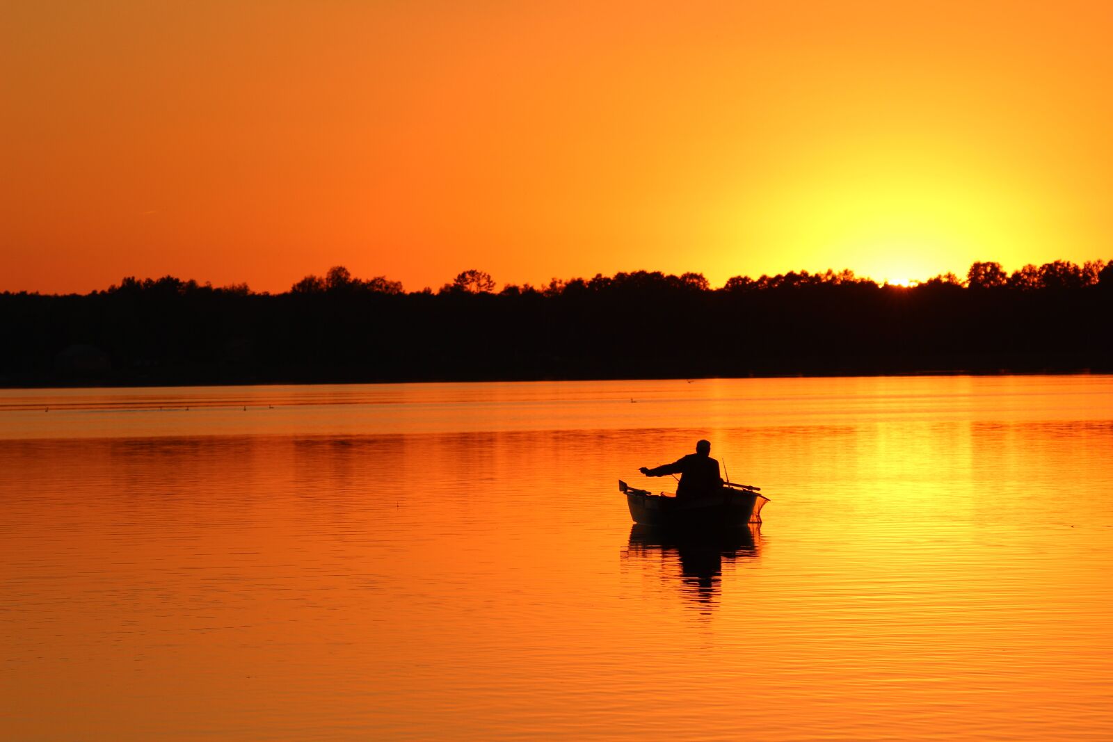 Canon EOS 600D (Rebel EOS T3i / EOS Kiss X5) sample photo. Sunset, lake, landscape photography