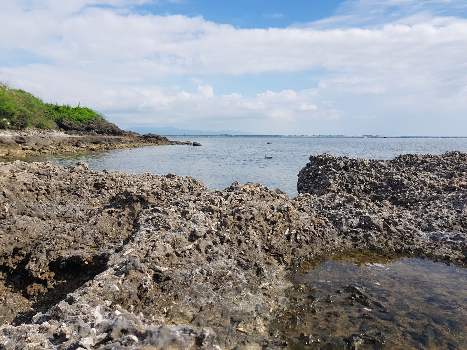 Samsung Galaxy S8 sample photo. Rocks, beach, rock formation photography