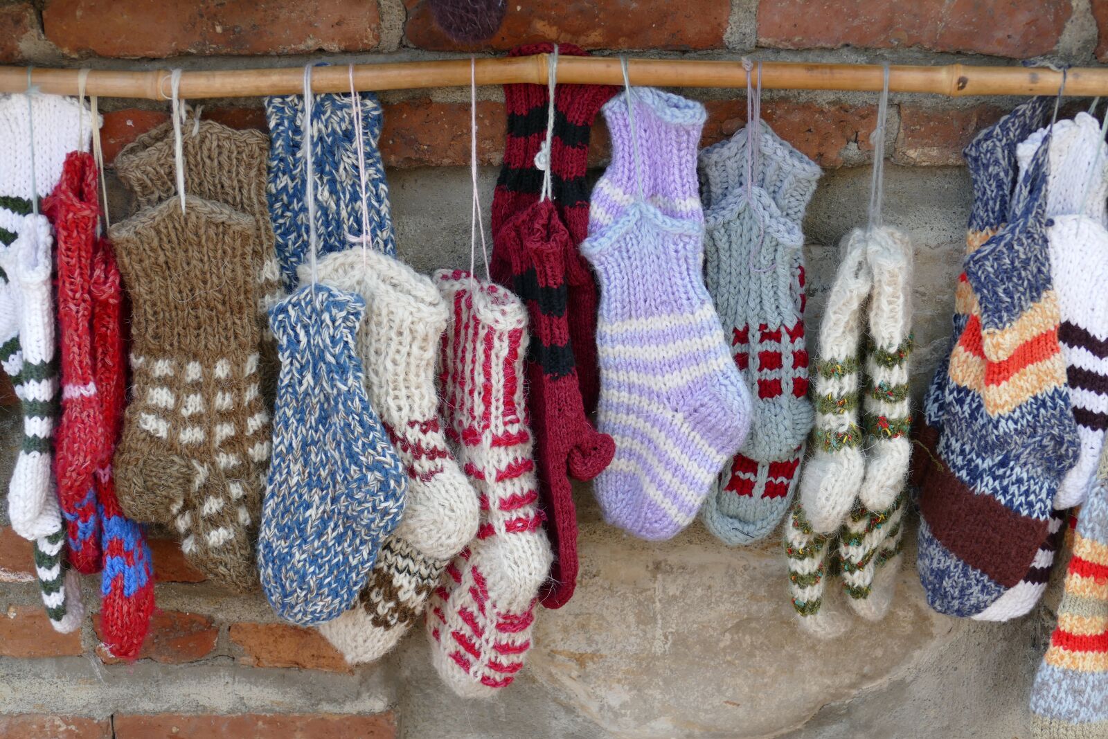 Panasonic Lumix DMC-FZ1000 sample photo. Stocking, wool, knit photography
