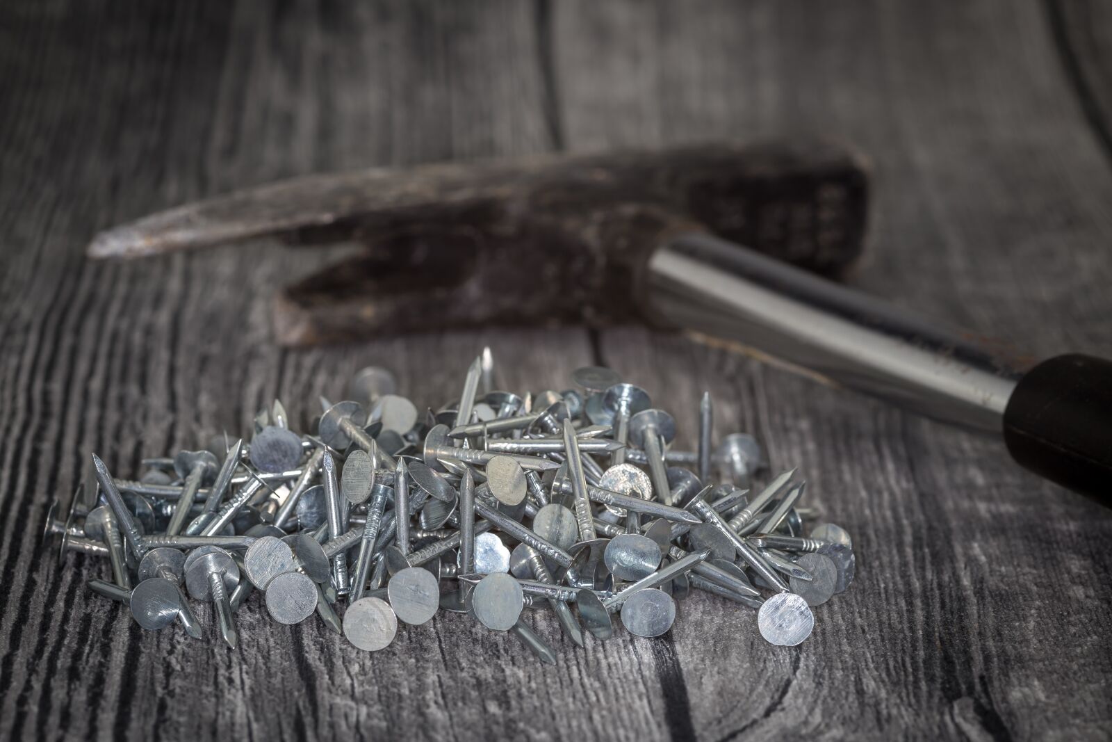 Canon EOS 6D sample photo. Roofers, nails, colorful photography