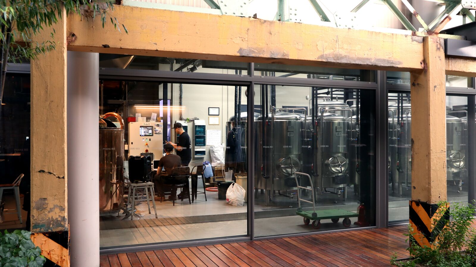Canon EF-M 15-45mm F3.5-6.3 IS STM sample photo. Brewery, distillery, store photography
