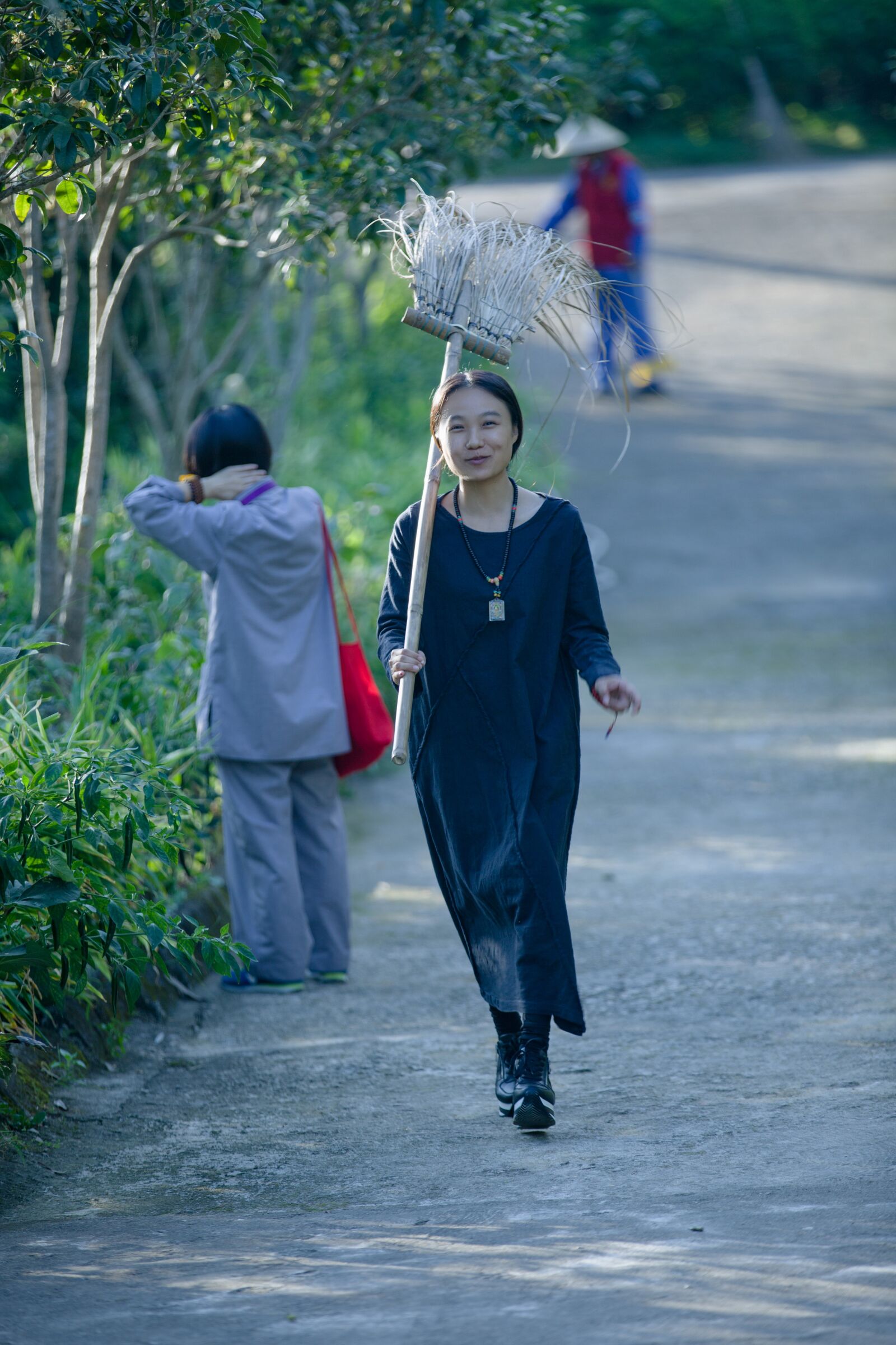 Canon EOS 5D Mark III sample photo. Buddhism, labor, religion photography