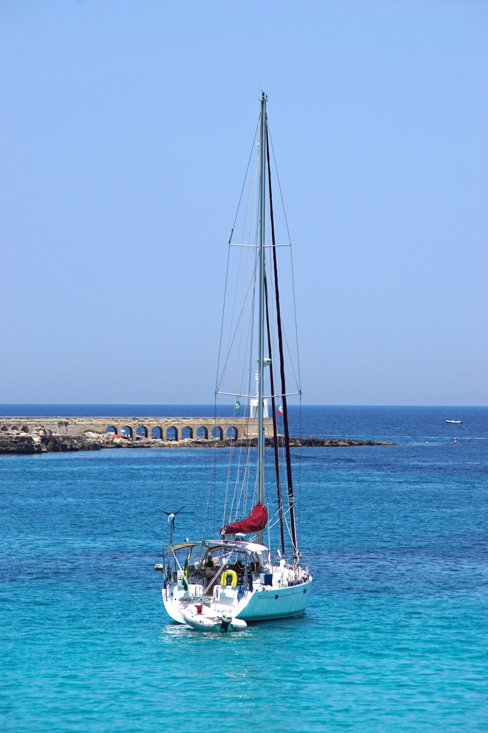 Sony DT 18-200mm F3.5-6.3 sample photo. Boat, sailboat, sea photography