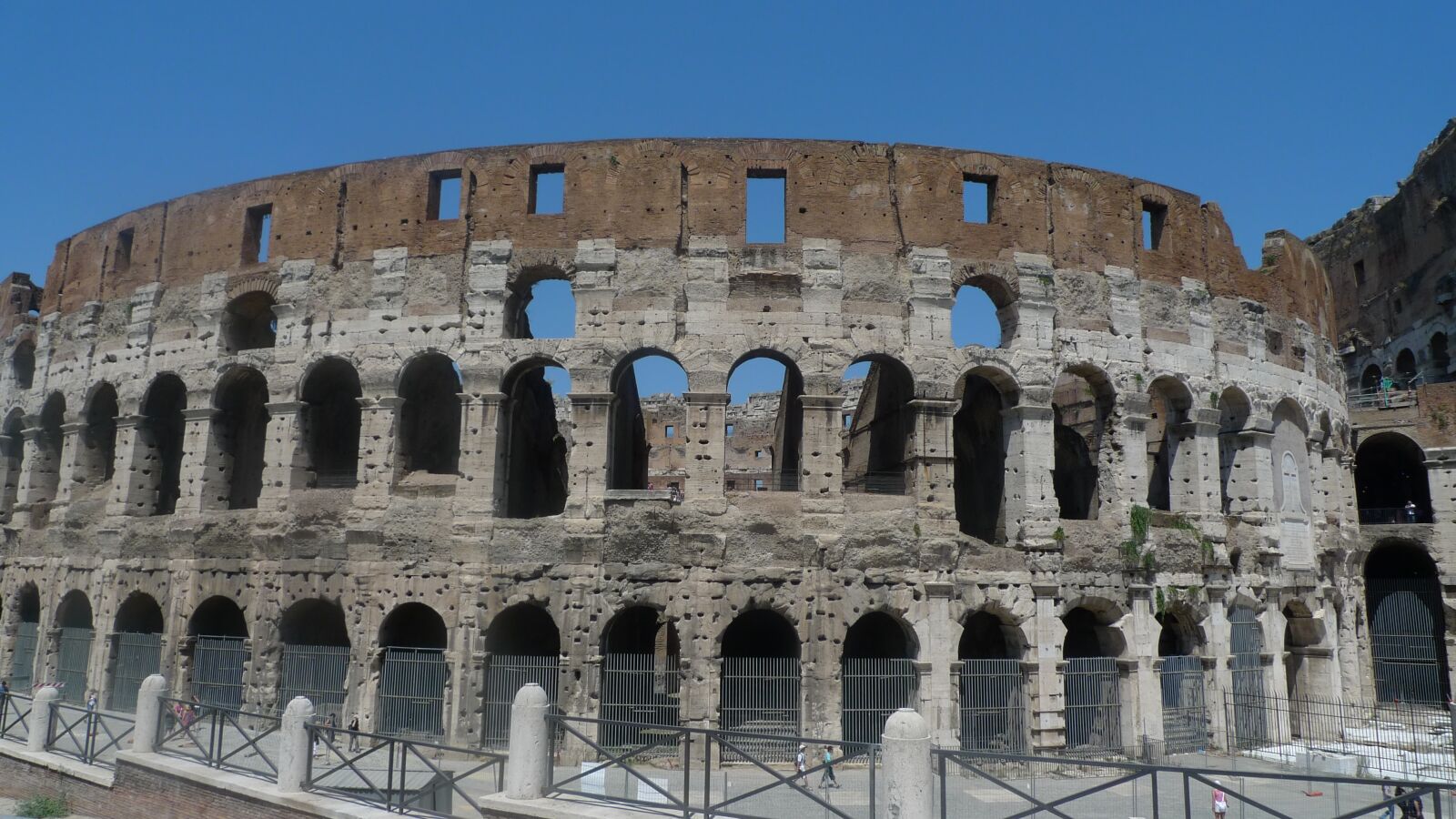 Panasonic Lumix DMC-LX3 sample photo. Rome, colosseum, ruins photography