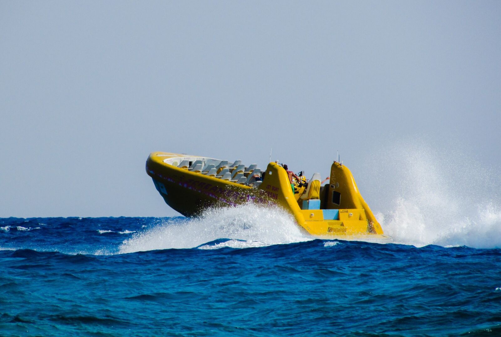 Canon PowerShot SX400 IS sample photo. Speed boat, water sports photography