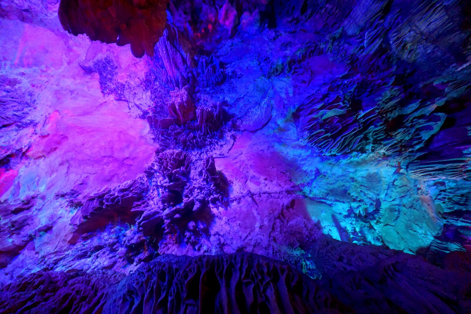 Sony E 16-50mm F3.5-5.6 PZ OSS sample photo. Reed flute cave, guilin photography