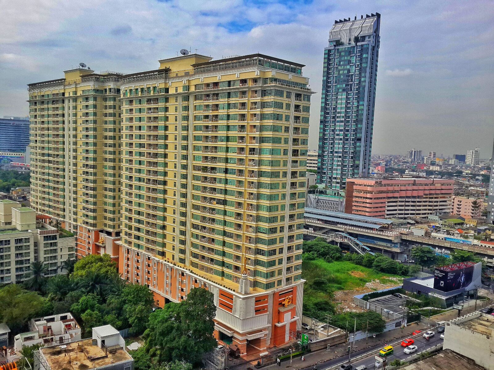 Samsung Galaxy S4 sample photo. Building, architecture, city photography