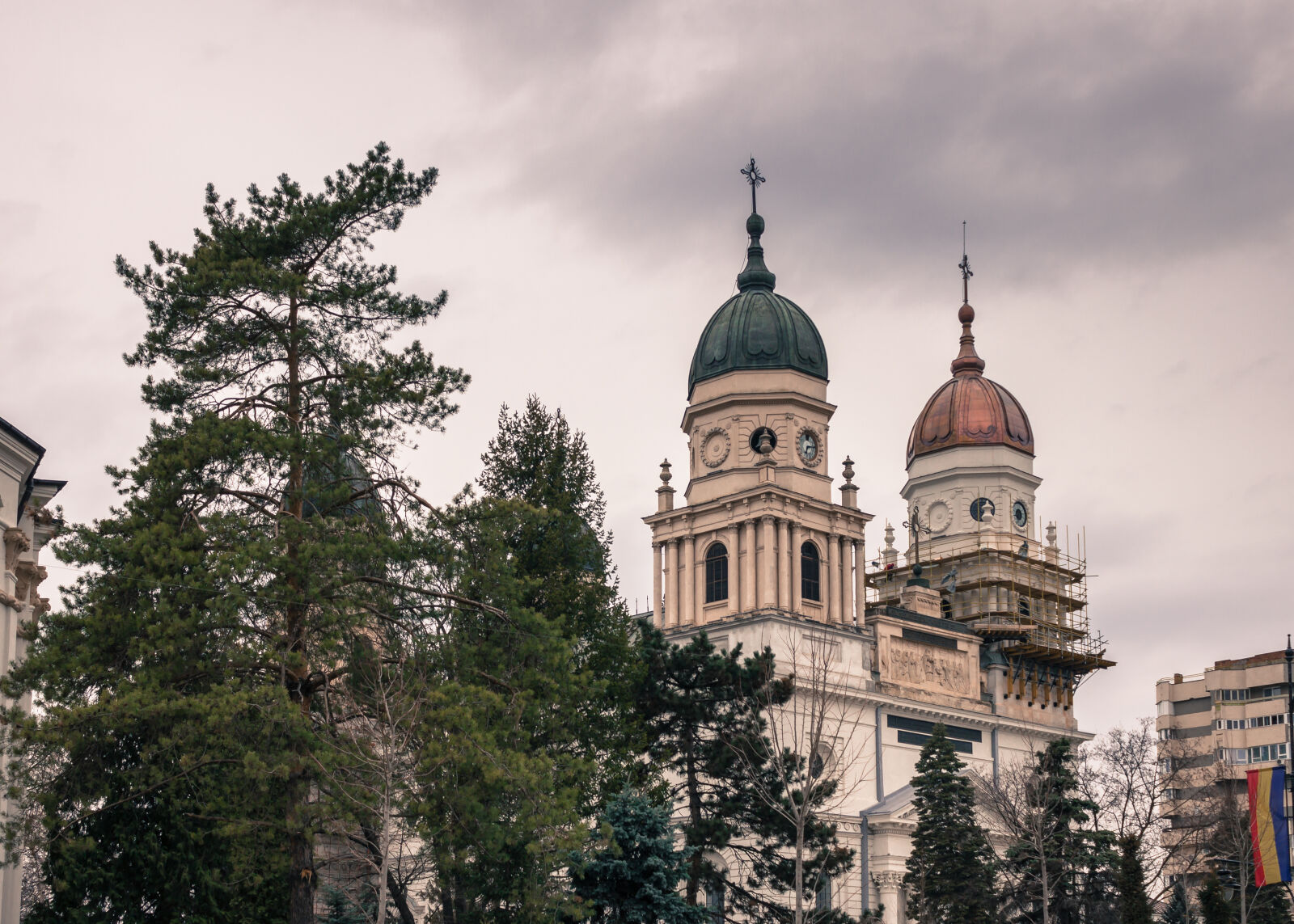 Canon EOS 550D (EOS Rebel T2i / EOS Kiss X4) sample photo. Cathedral, church, cityscape, cloudy photography
