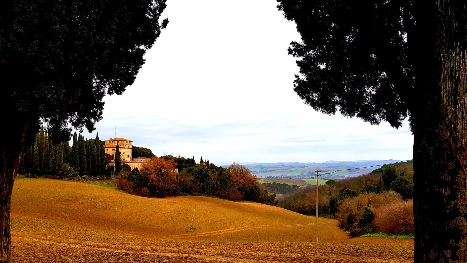 Samsung Galaxy S7 Edge sample photo. Tuscany, hills, castle photography