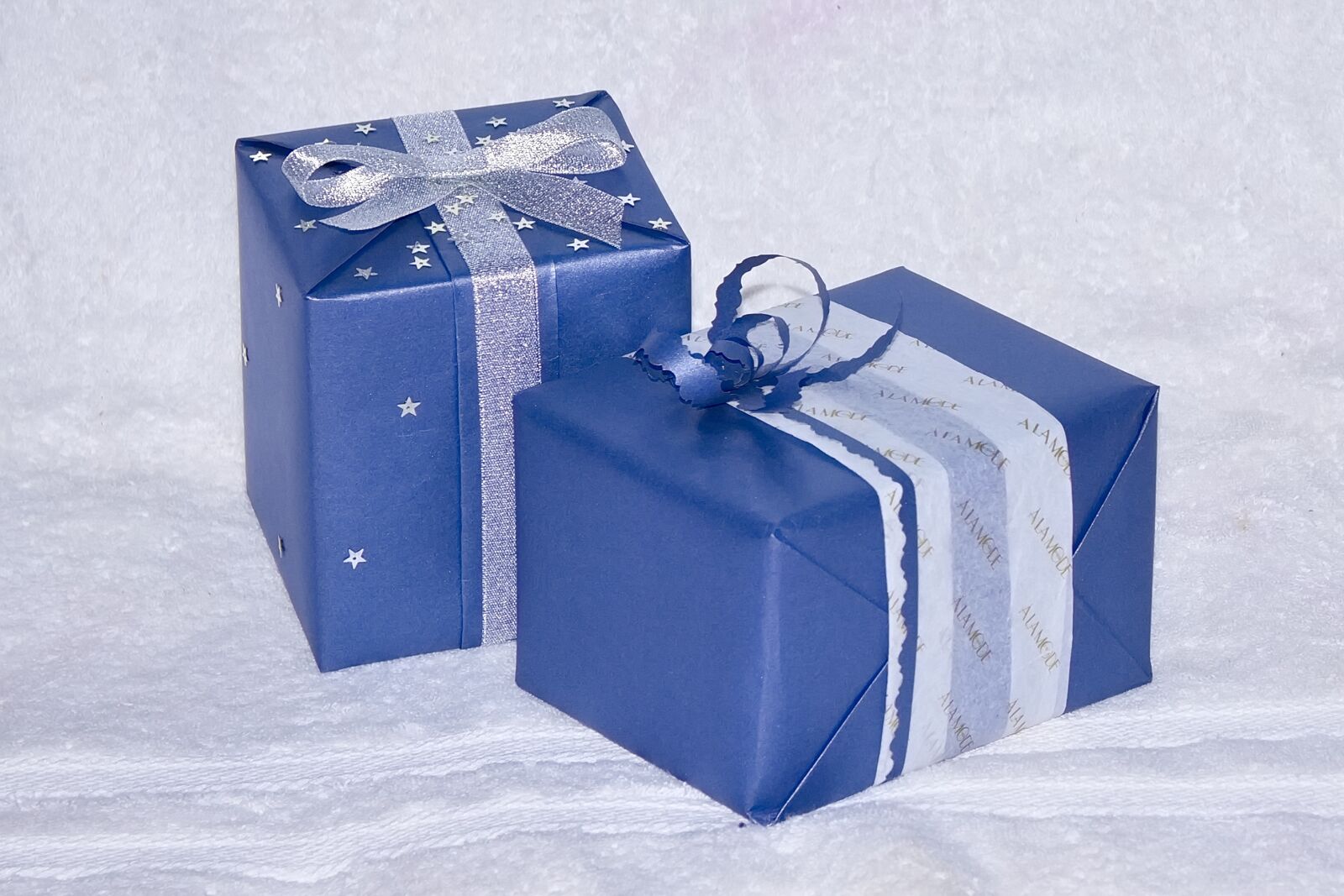 Canon EF-S 18-55mm F3.5-5.6 IS sample photo. Blue, gift, present photography