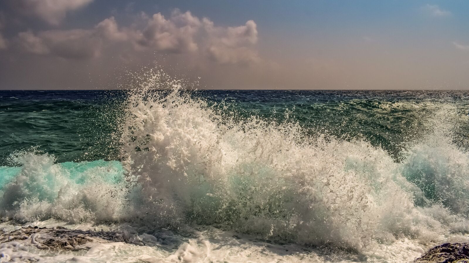 Nikon D3300 sample photo. Waves, splash, wind photography