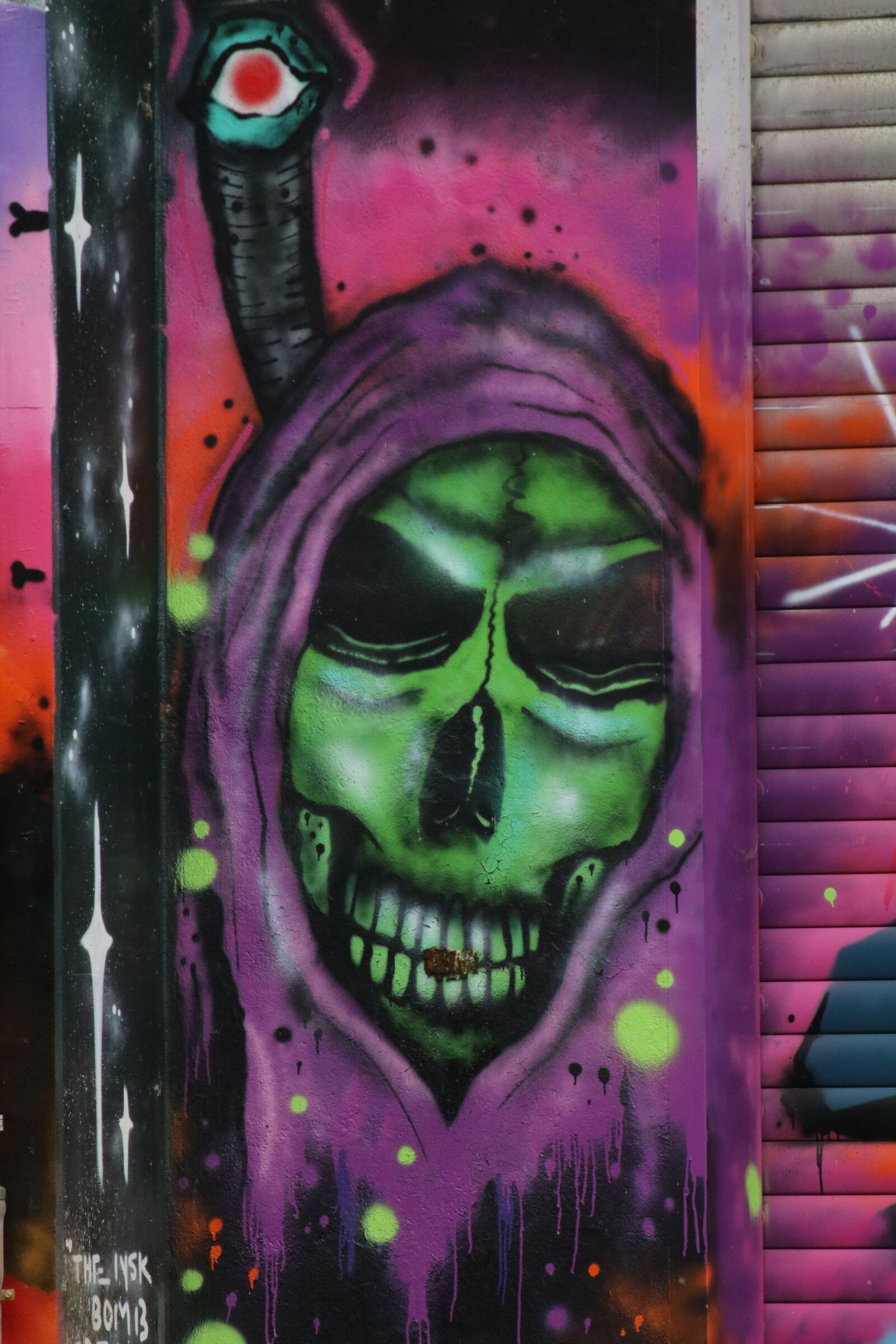 Canon EOS 750D (EOS Rebel T6i / EOS Kiss X8i) sample photo. Graffiti, skull and crossbones photography