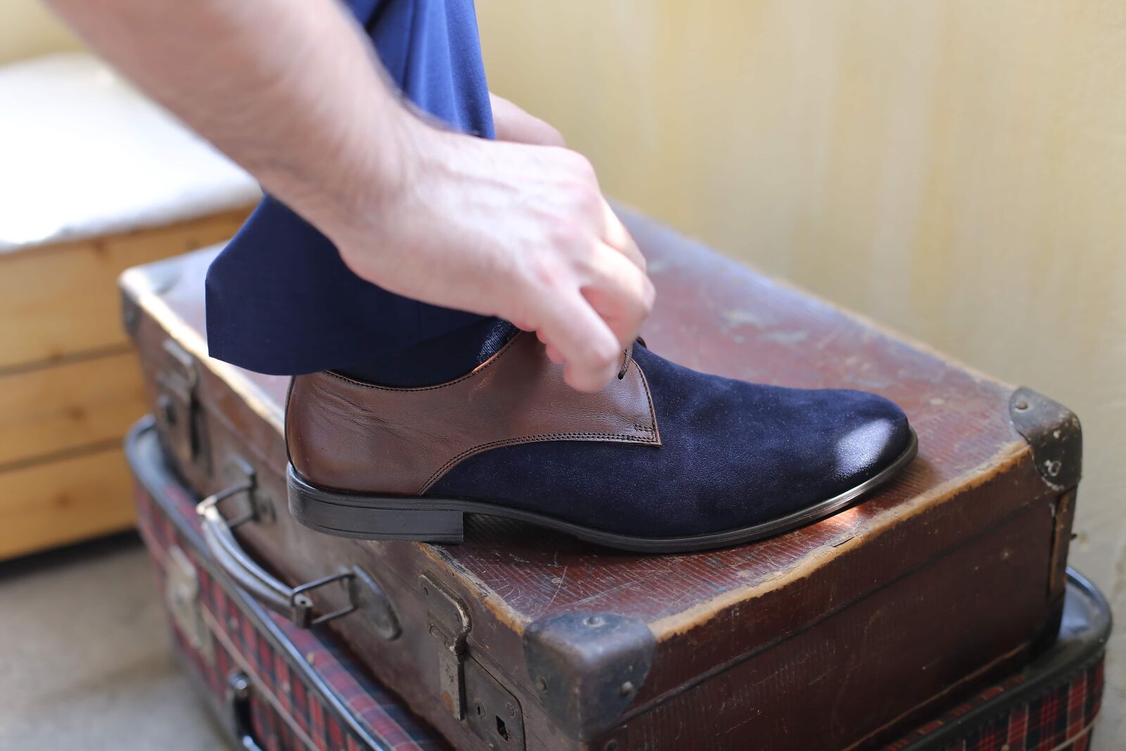 Canon EOS 6D + Canon EF 50mm F1.4 USM sample photo. Shoe, handmade, luggage, leather photography