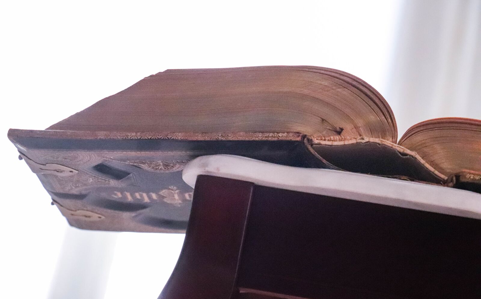 Canon EOS 77D (EOS 9000D / EOS 770D) sample photo. Bible, family bible, christian photography