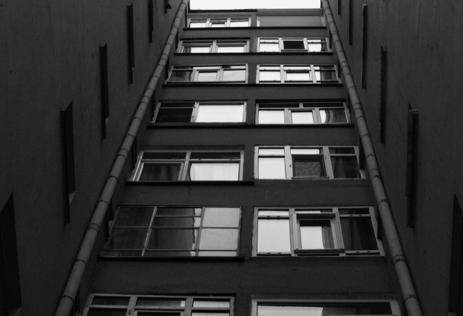 Canon EOS 600D (Rebel EOS T3i / EOS Kiss X5) sample photo. Building, glass, architecture photography