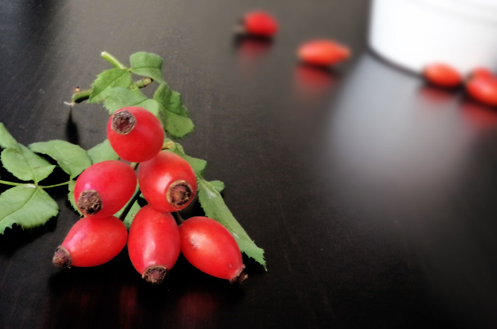 Pentax K-500 sample photo. Darts, fruits, eglantine photography