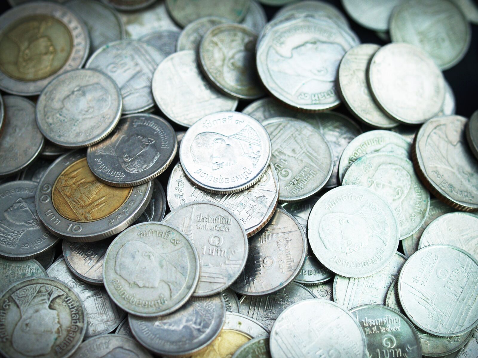 Olympus E-300 (EVOLT E-300) sample photo. Bank, banking, business, cash photography