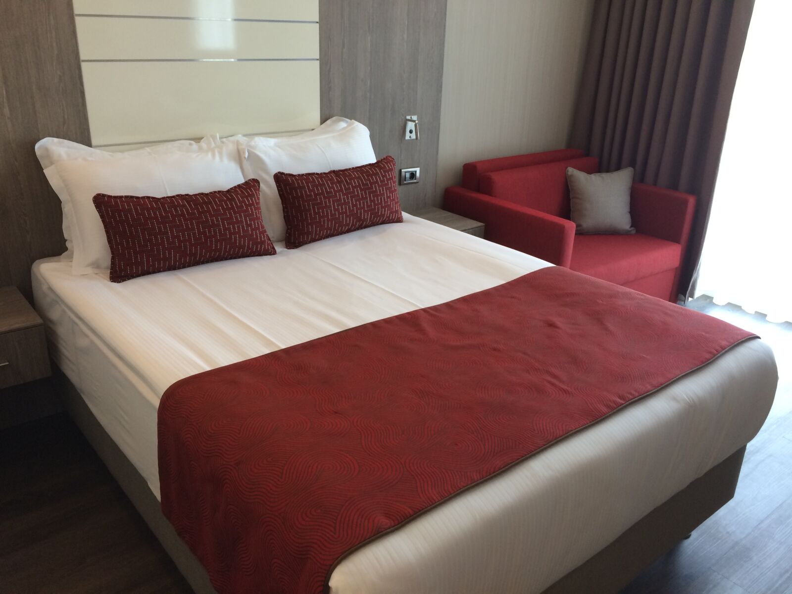 iPhone 5s back camera 4.12mm f/2.2 sample photo. Bed, hotel, burgundy photography