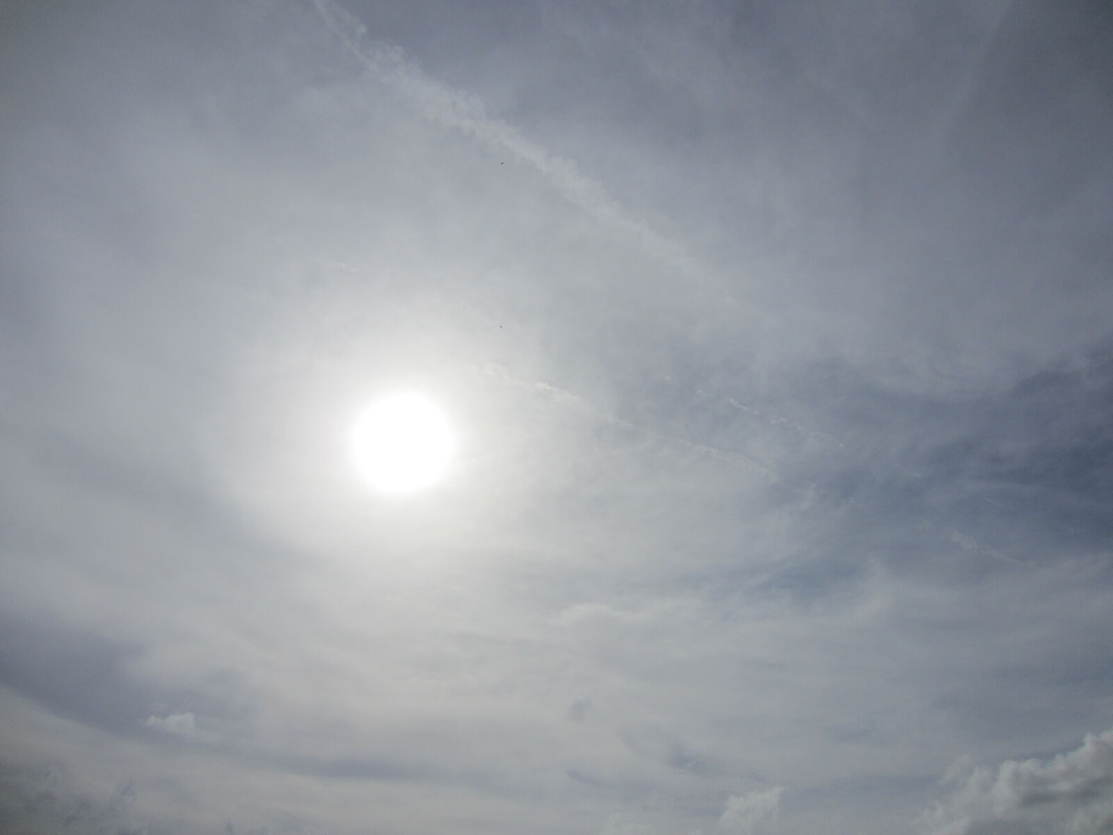 Canon PowerShot ELPH 300 HS (IXUS 220 HS / IXY 410F) sample photo. Celo, sky, sole, sun photography