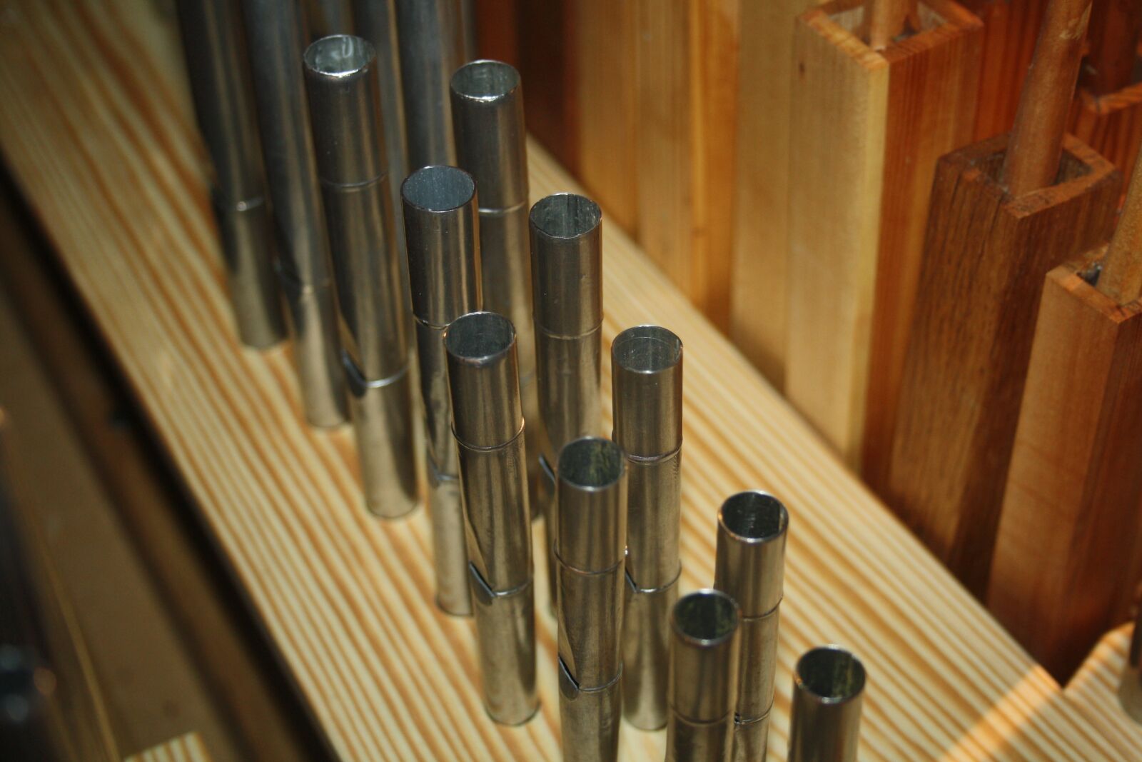 Canon EOS 1000D (EOS Digital Rebel XS / EOS Kiss F) sample photo. Pipes, organ, choir photography