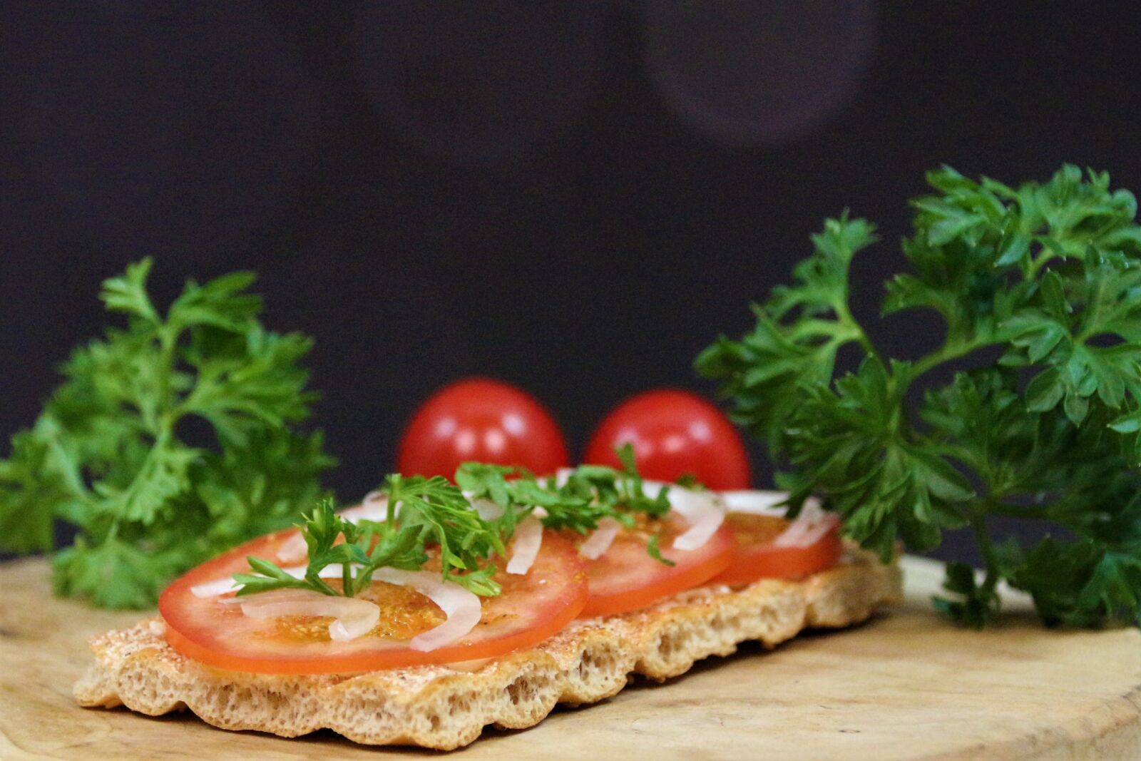 Canon EOS 700D (EOS Rebel T5i / EOS Kiss X7i) sample photo. Tomato, bread, food photography