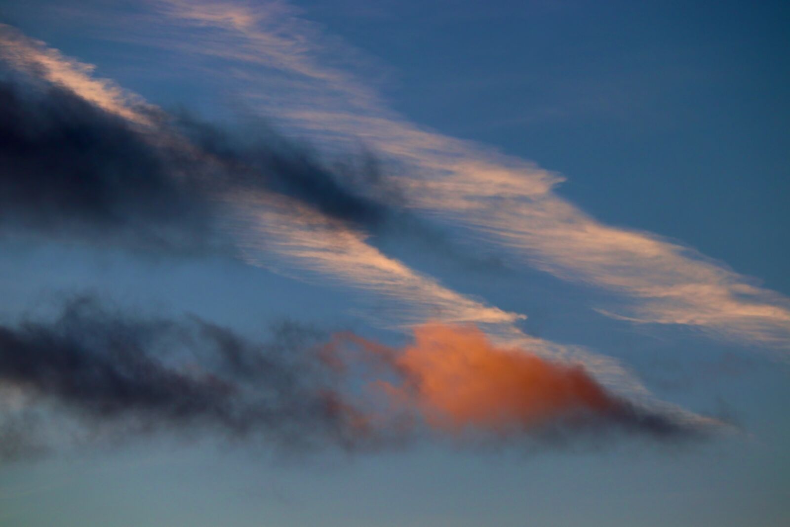 Canon EOS 200D (EOS Rebel SL2 / EOS Kiss X9) sample photo. Clouded sky, wolkenspiel, clouds photography