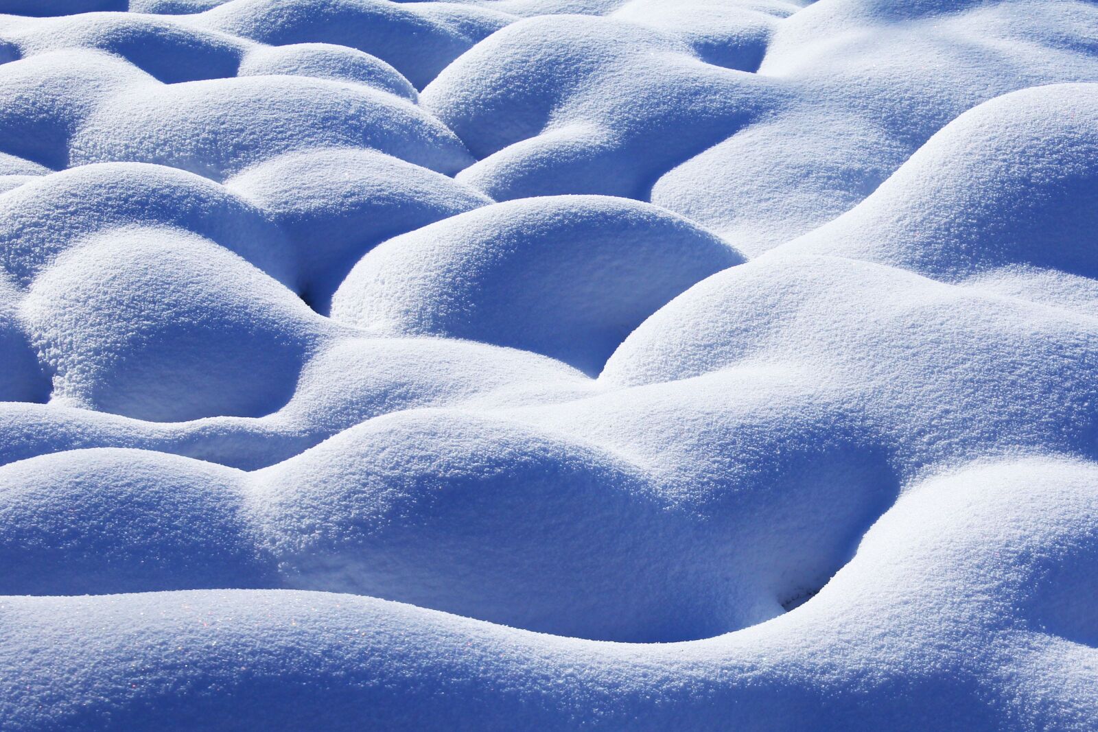 Canon EF-S 18-135mm F3.5-5.6 IS sample photo. Snow, light and shadow photography