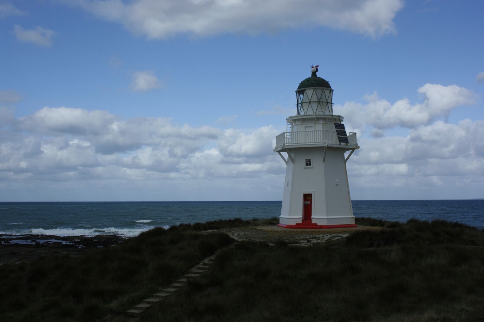 Canon EOS 1000D (EOS Digital Rebel XS / EOS Kiss F) sample photo. Catlins, lighthouse, new zealand photography