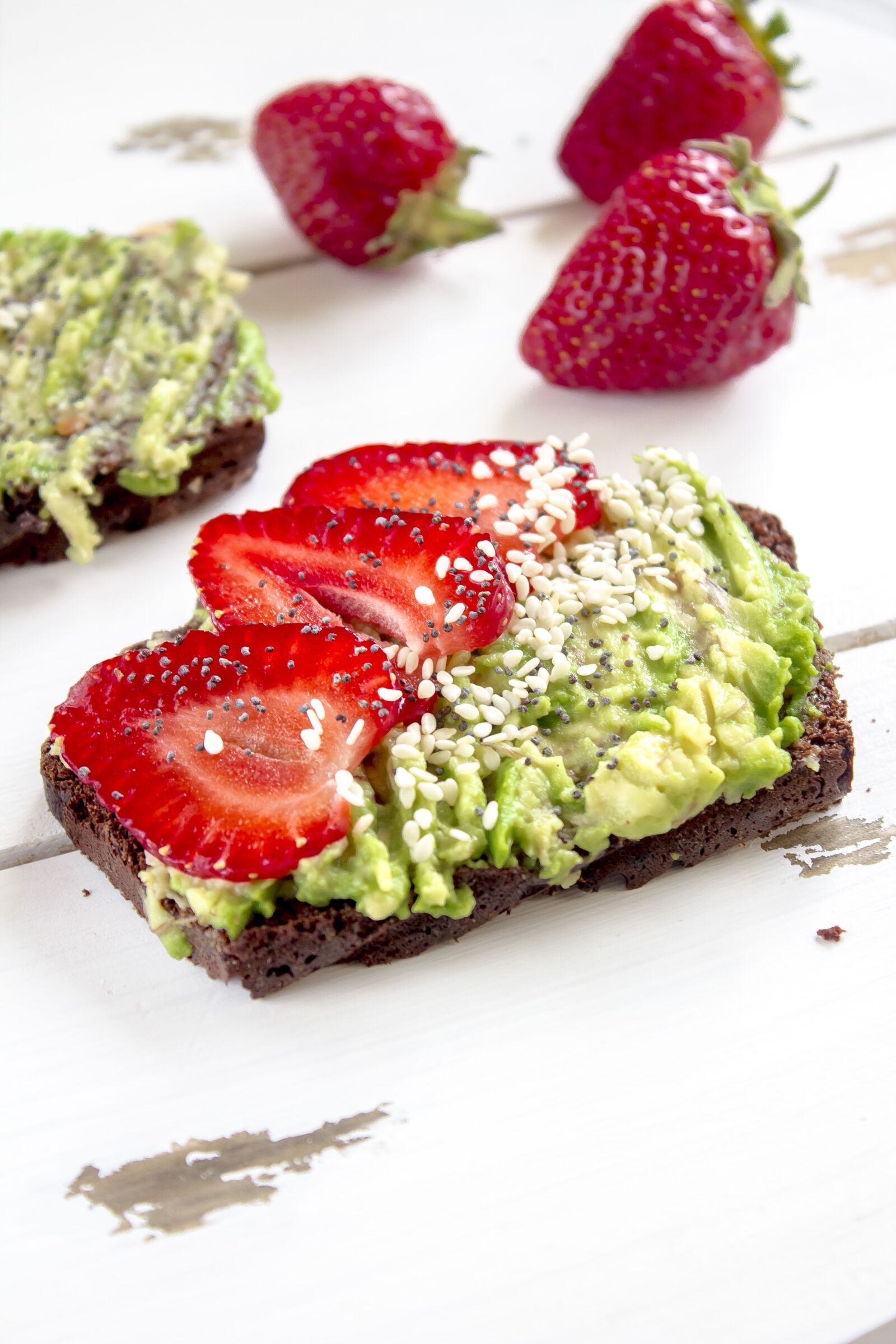 Canon EOS 600D (Rebel EOS T3i / EOS Kiss X5) sample photo. Avocado, strawberry, toast photography