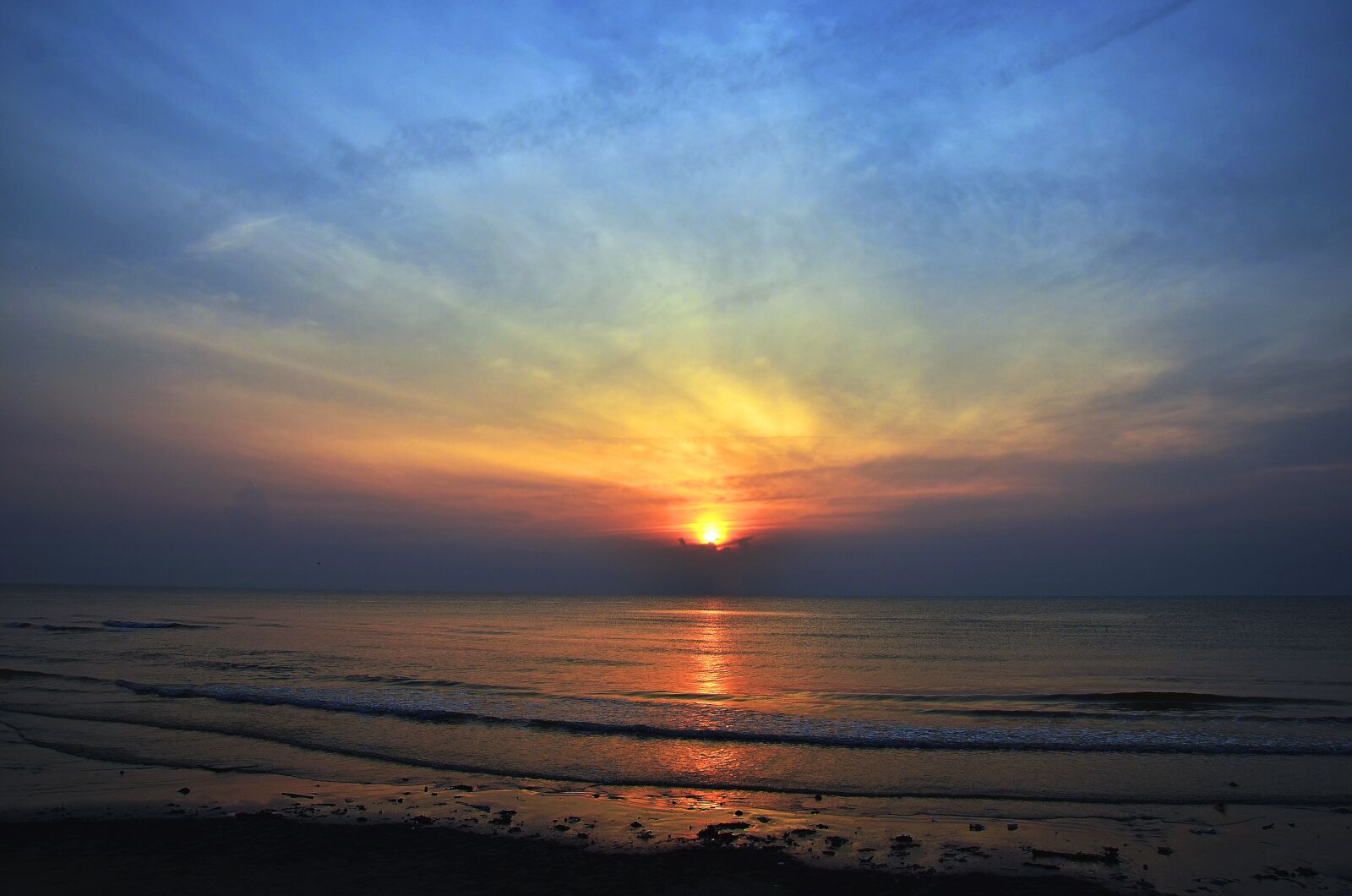 Nikon D7000 sample photo. Sunrise, beach, sea photography