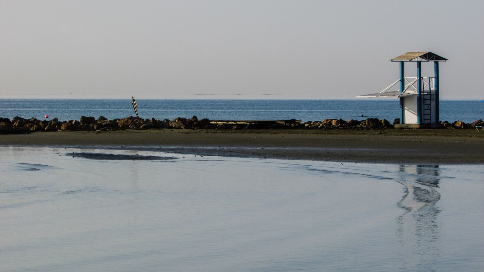 Canon PowerShot SX400 IS sample photo. Lifeguard tower, beach, sea photography