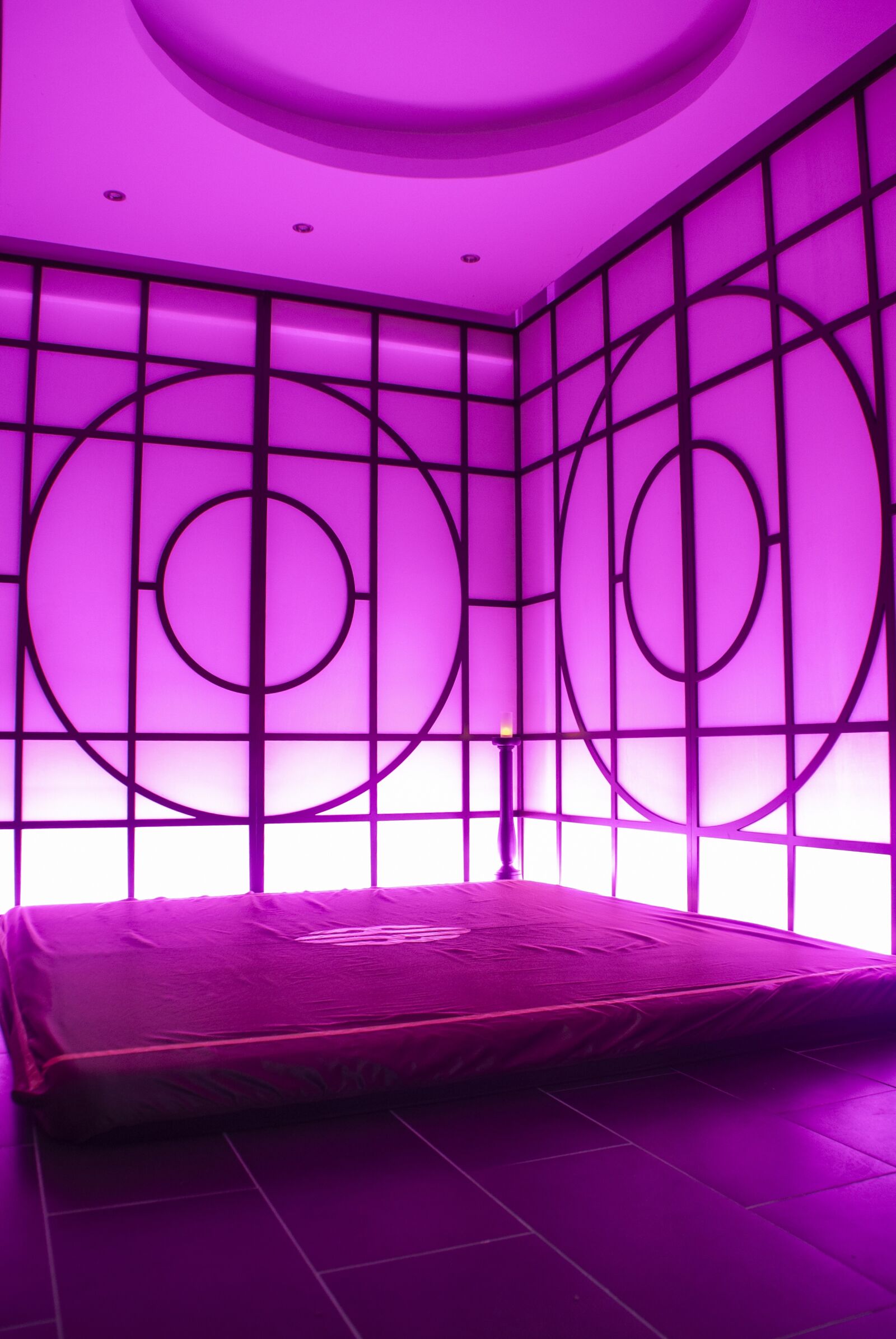 Nikon D60 sample photo. Massage, room, purple photography