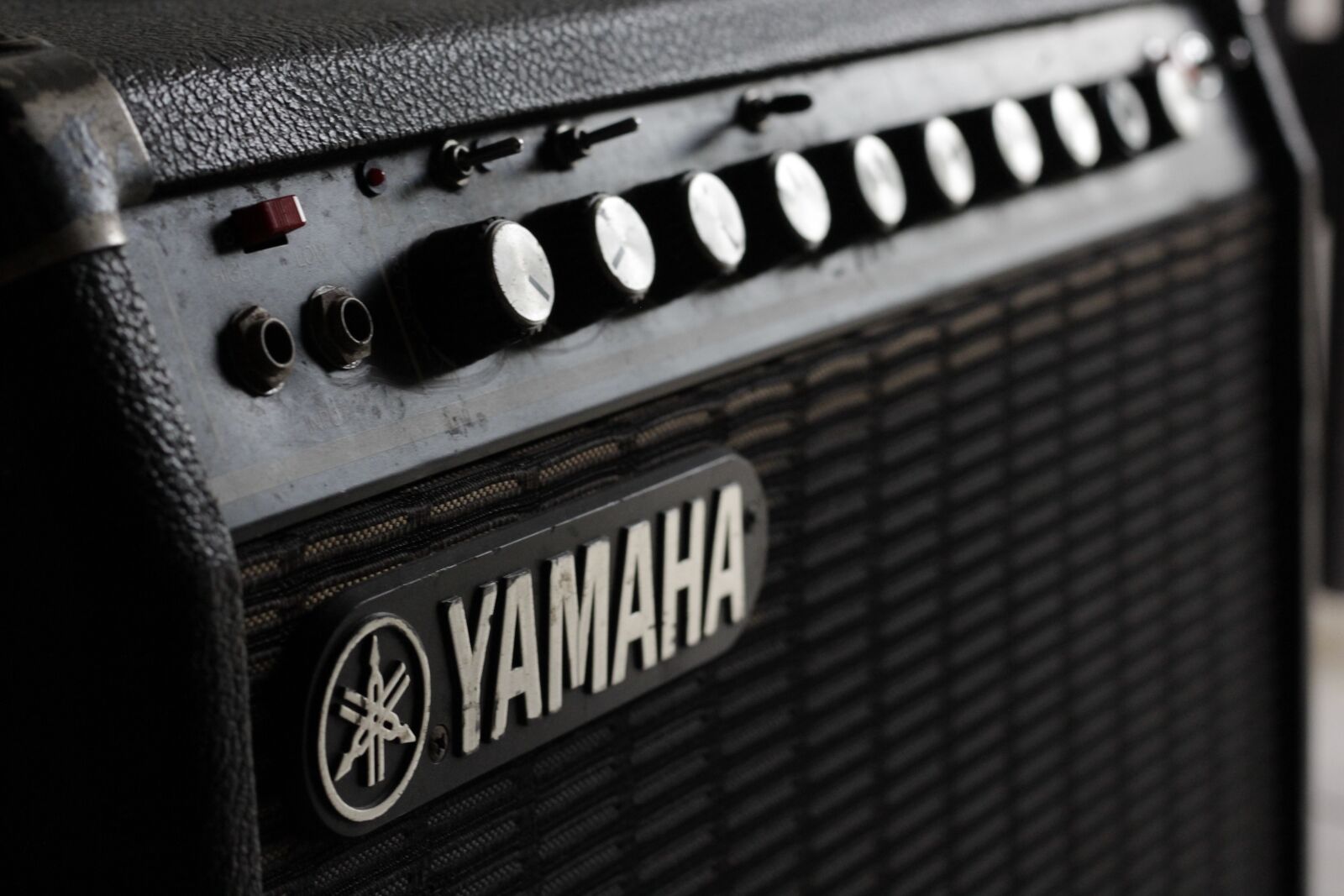 Canon EOS 60D + Canon EF 50mm F1.8 STM sample photo. Amplifier, equalizer, music photography