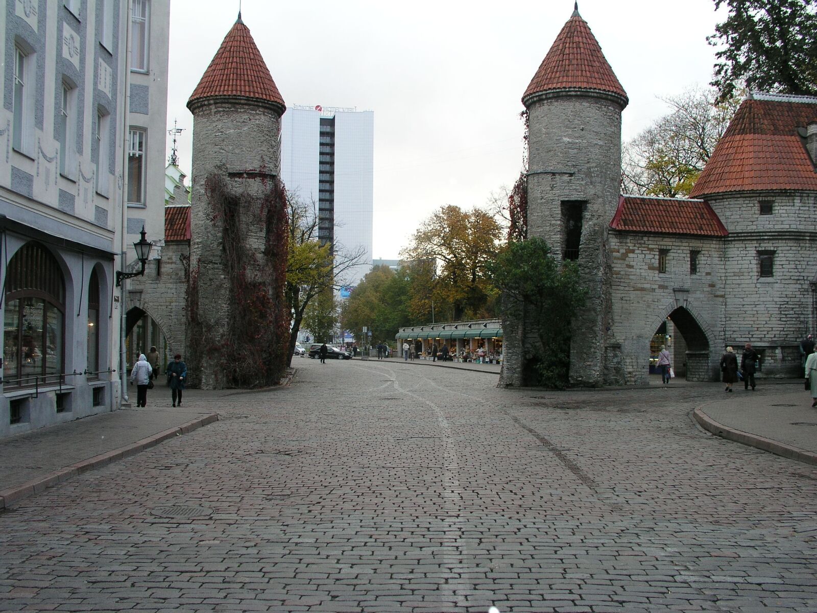 Olympus C5050Z sample photo. Estonia, viru, gate photography