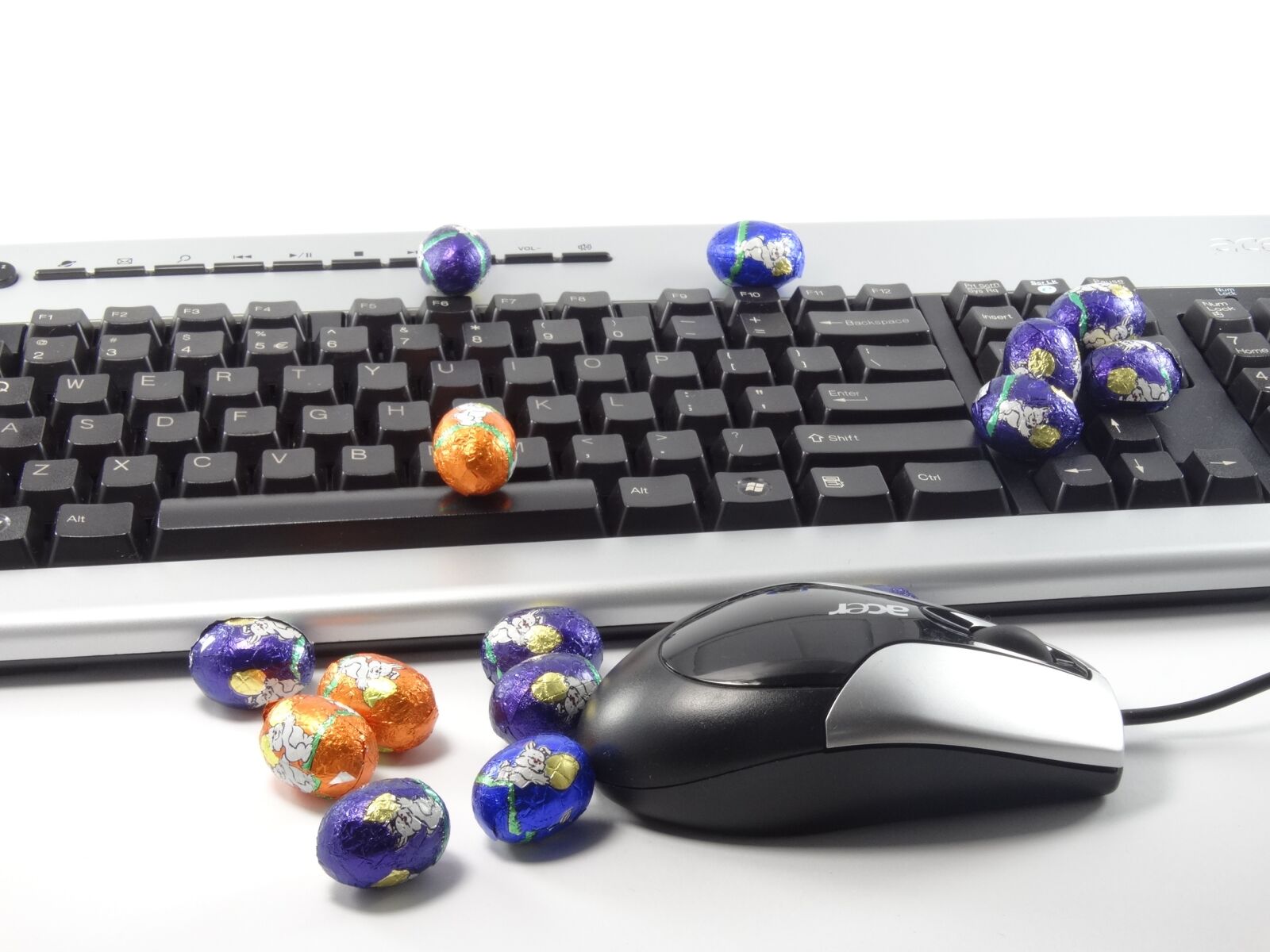 Sony Cyber-shot DSC-HX300 sample photo. Keyboard, easter egg, easter photography