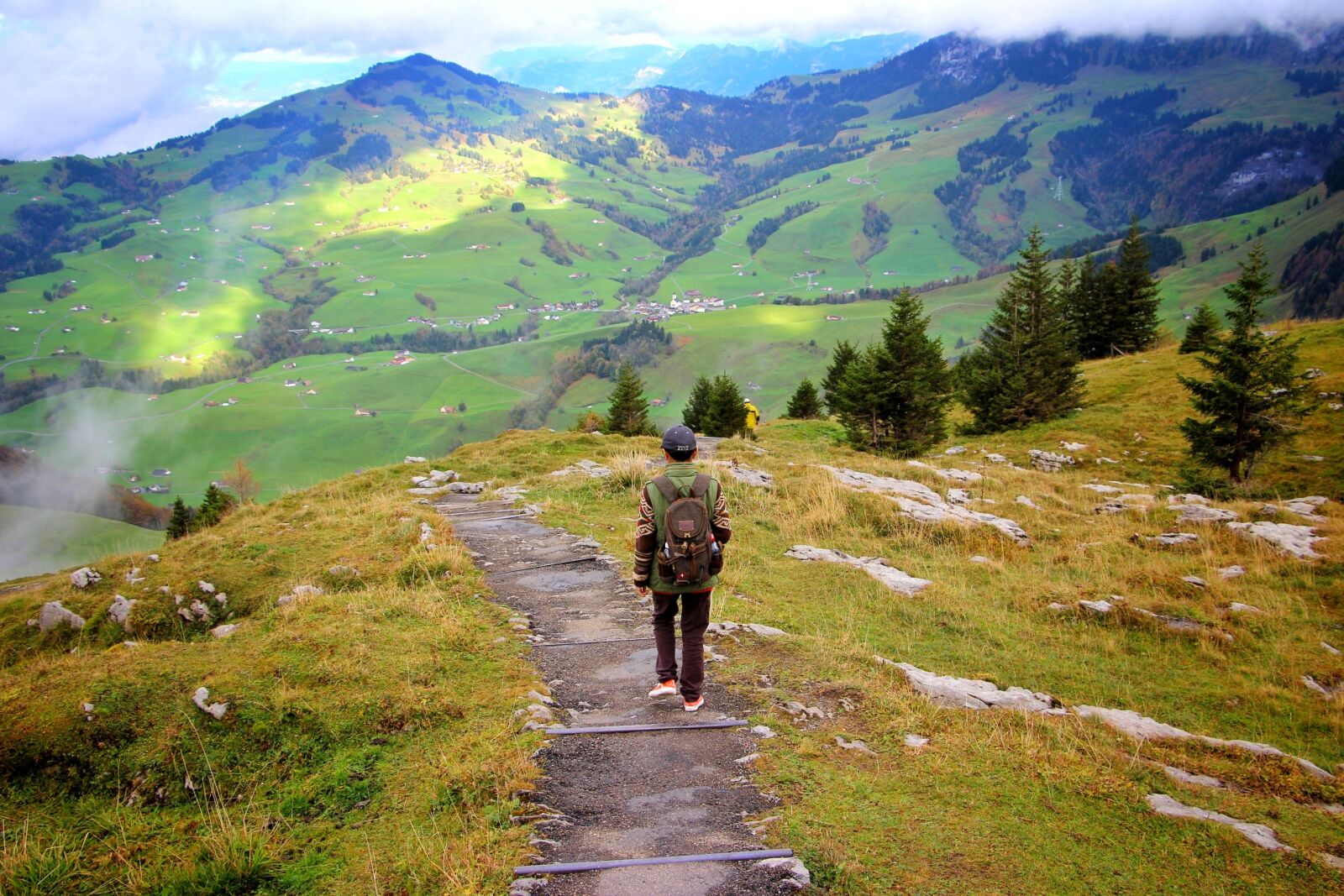 Canon EOS 100D (EOS Rebel SL1 / EOS Kiss X7) sample photo. Trekking, people, swiss alps photography