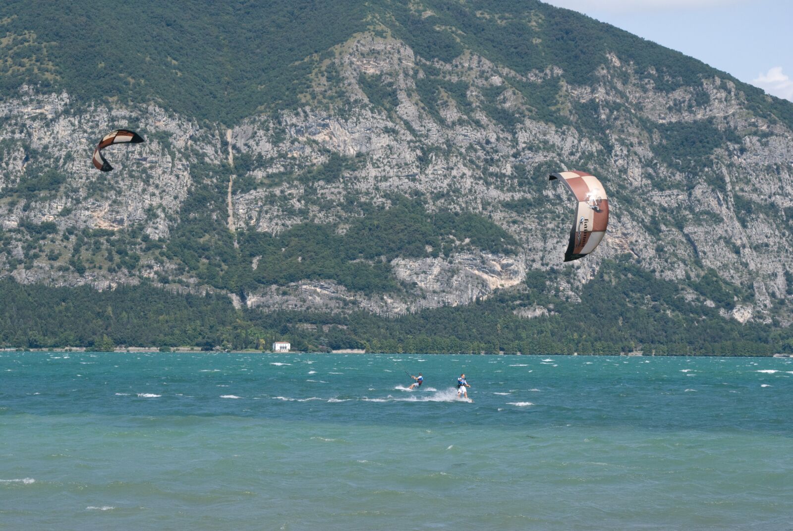 Sony Alpha DSLR-A100 sample photo. Kitesurf, water sports, lake photography