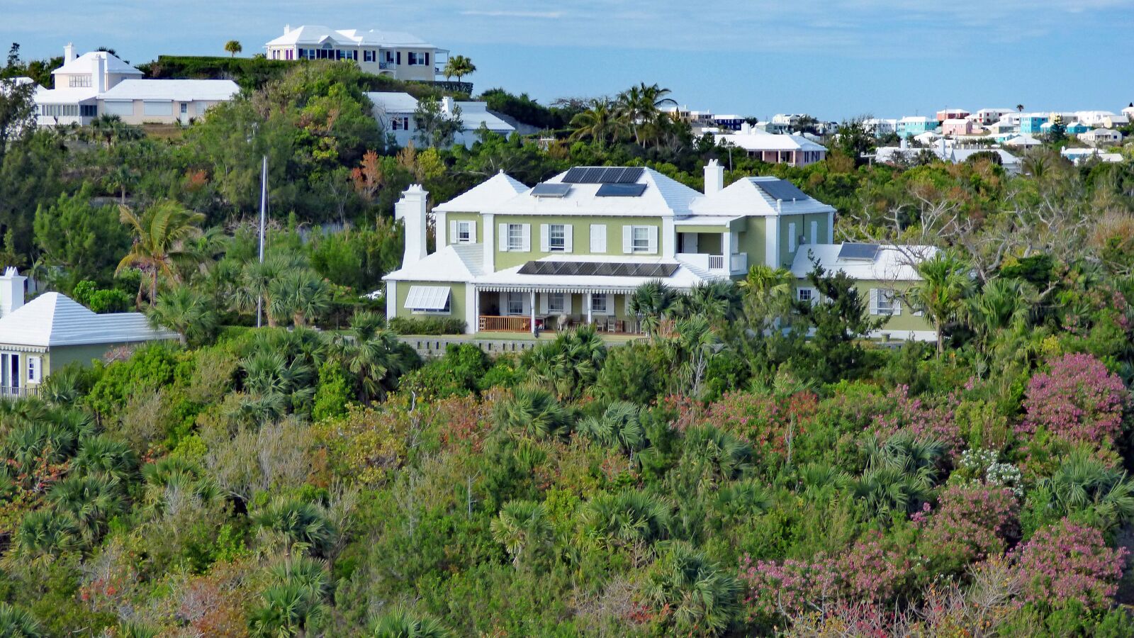 Panasonic Lumix DMC-FZ70 sample photo. Bermuda, homes, house photography