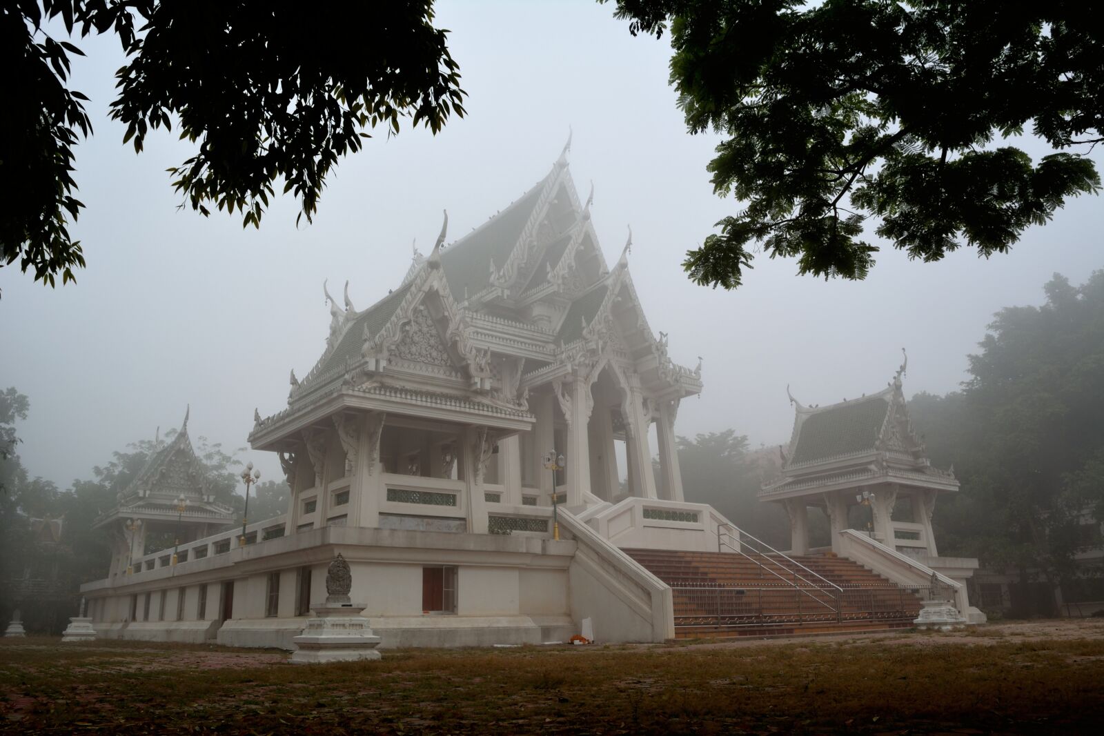 Nikon D5200 sample photo. Watmahasawat, temple, wat photography